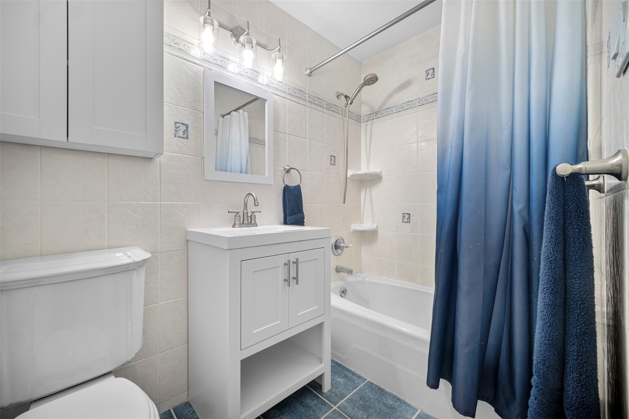 2413 Wilshire Lane # 2413, Oakdale, NY 11769