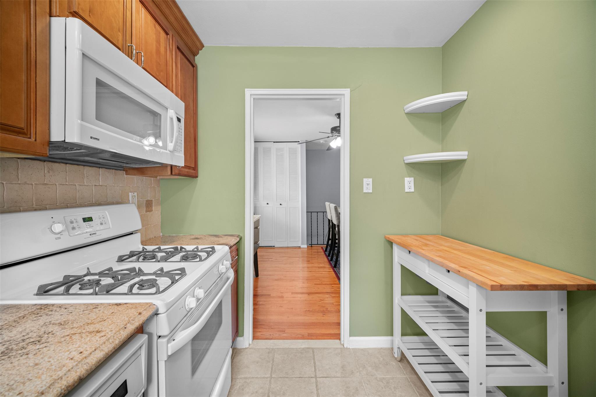 2413 Wilshire Lane # 2413, Oakdale, NY 11769