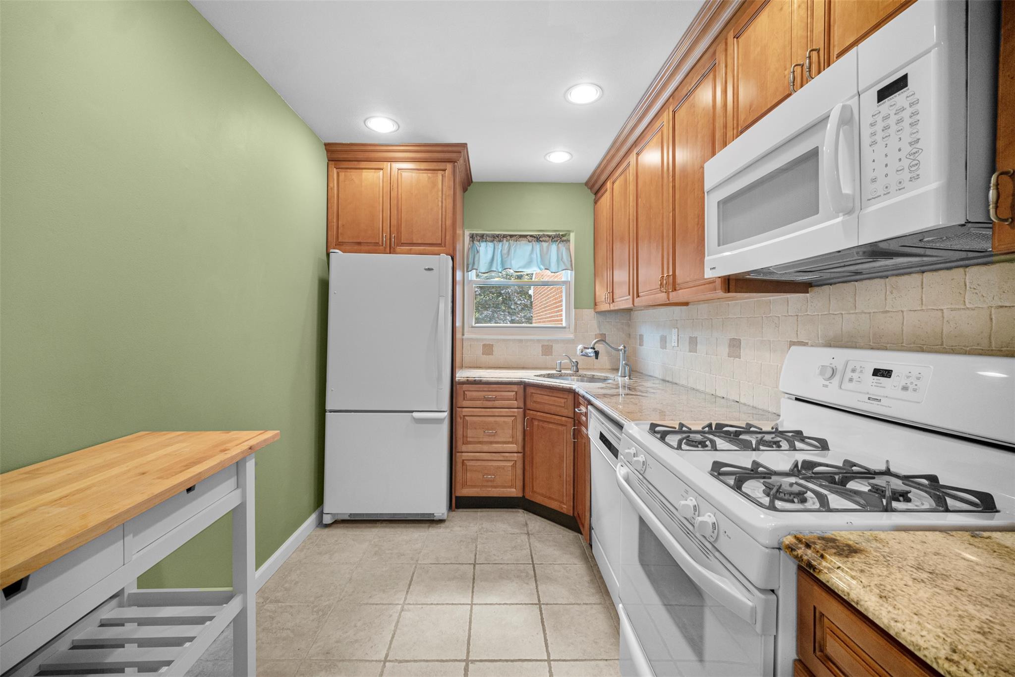 2413 Wilshire Lane # 2413, Oakdale, NY 11769