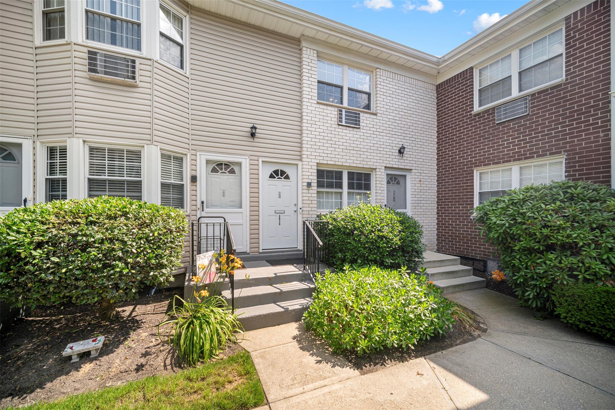 2413 Wilshire Lane # 2413, Oakdale, NY 11769