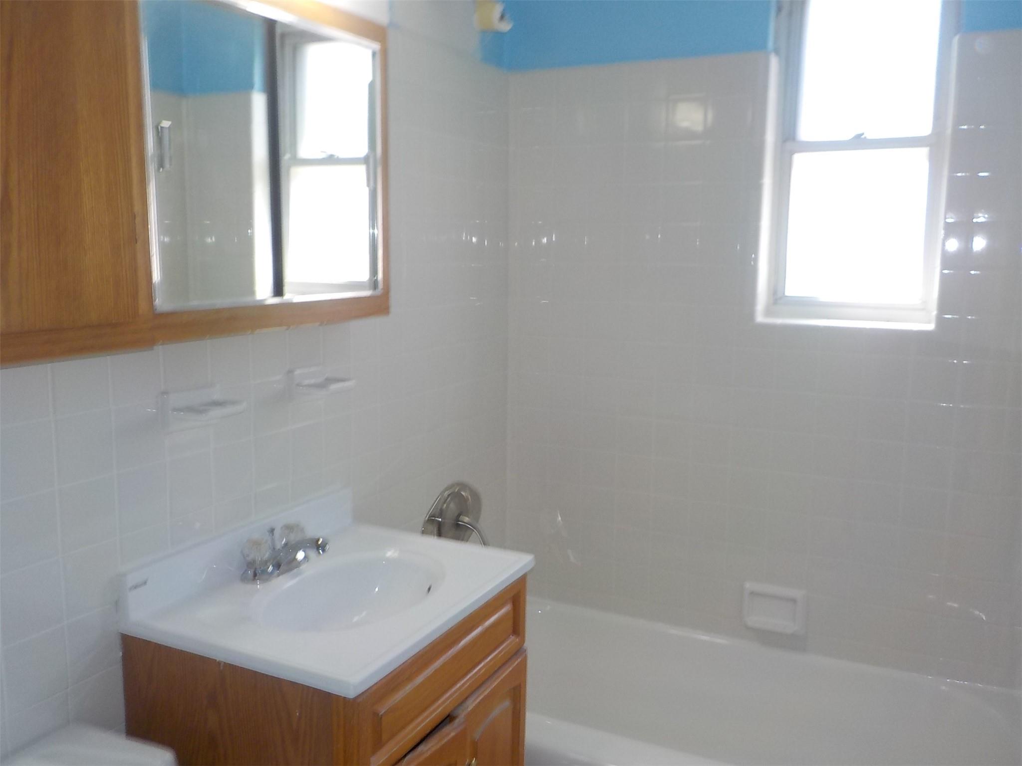 70-50 260th Street # H-2, Glen Oaks, NY 11004