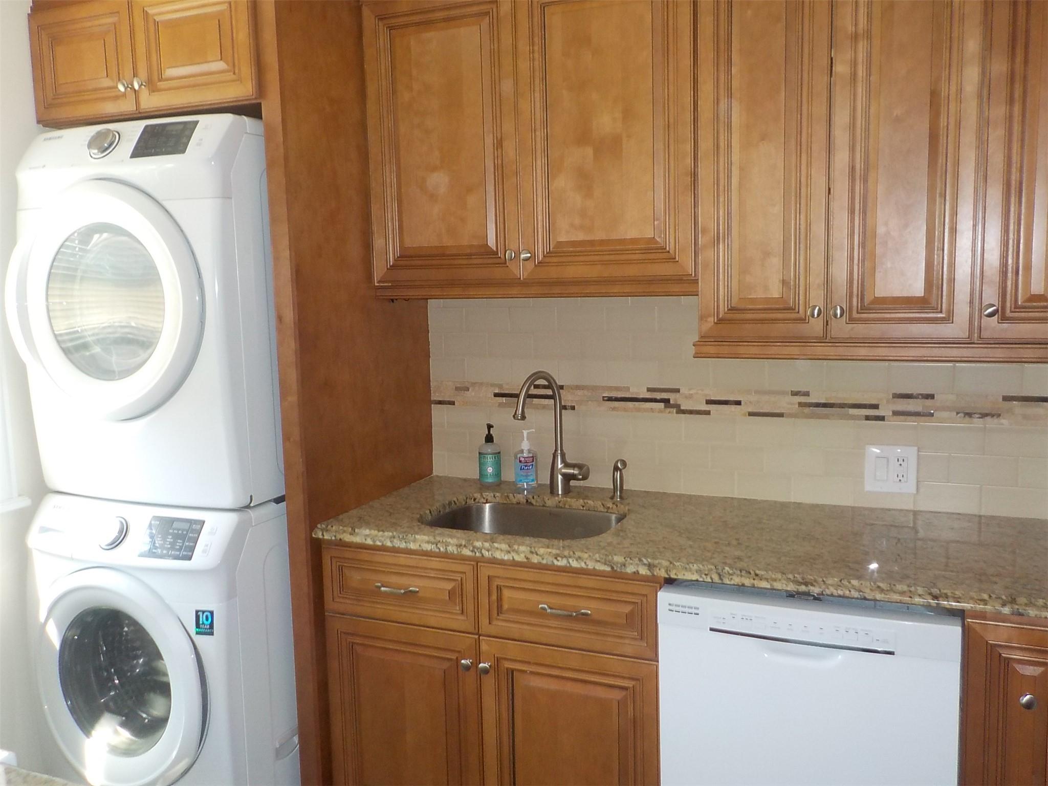 70-50 260th Street # H-2, Glen Oaks, NY 11004