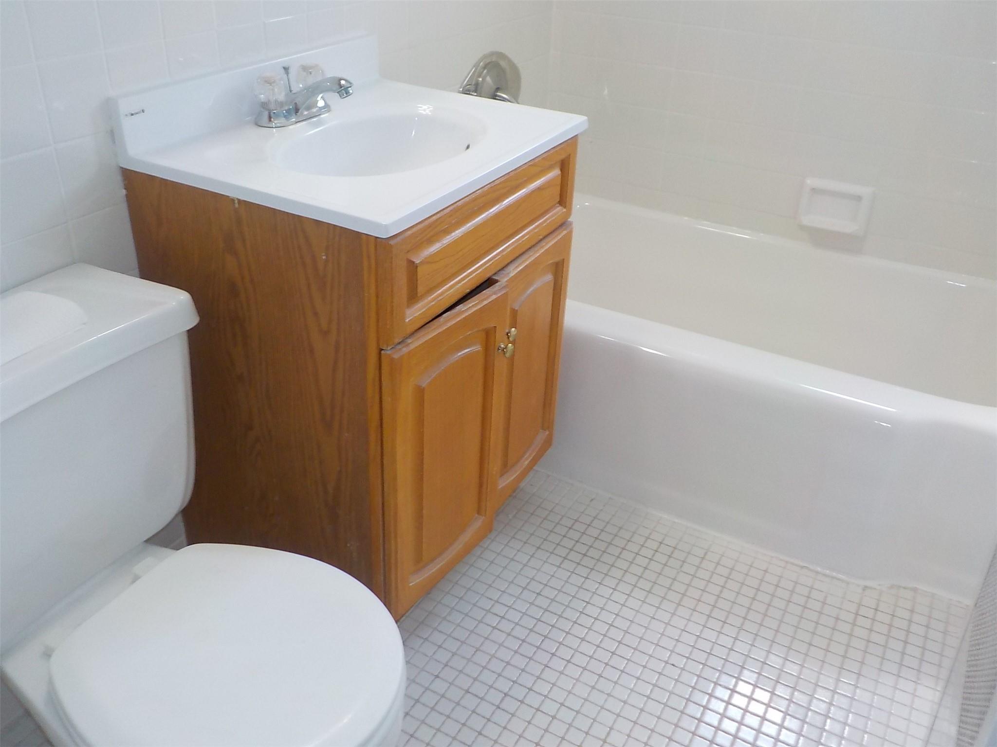 70-50 260th Street # H-2, Glen Oaks, NY 11004