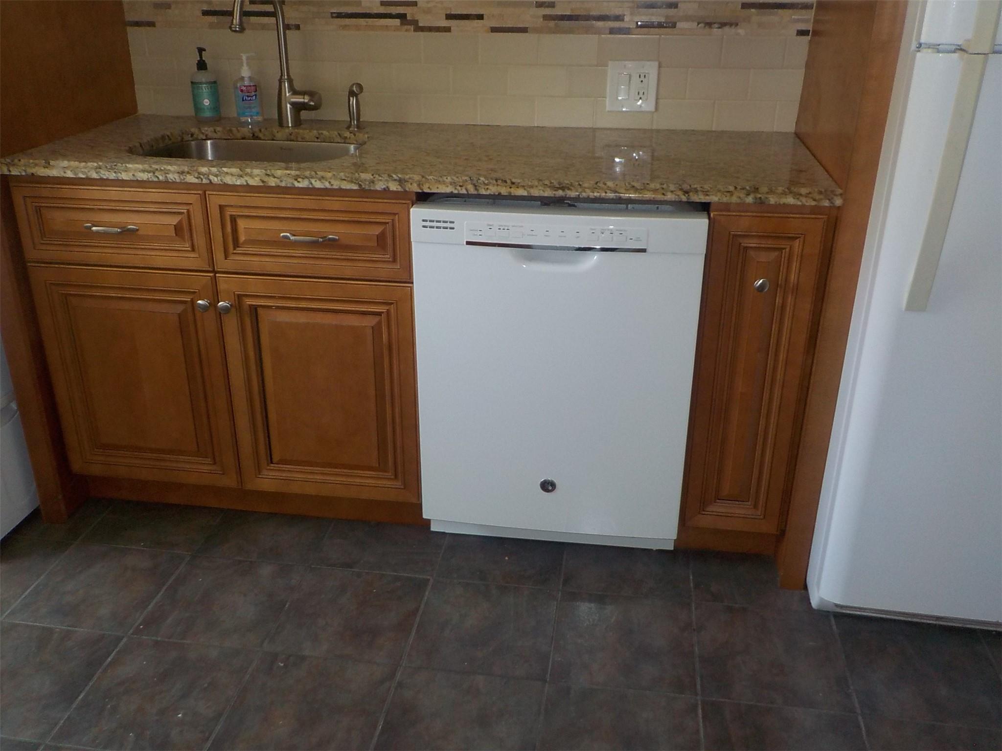 70-50 260th Street # H-2, Glen Oaks, NY 11004