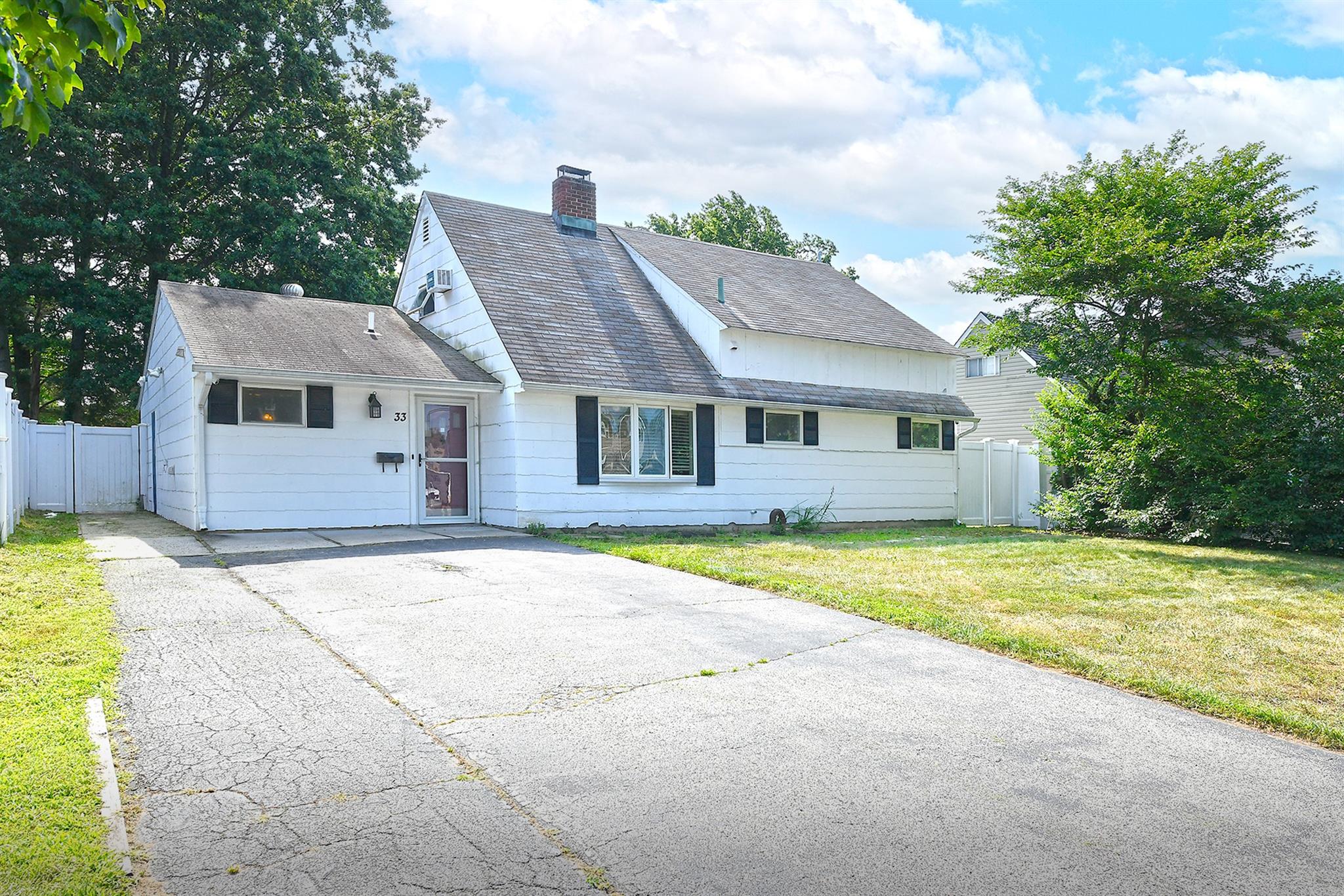 33 Teamster Lane, Levittown, NY 11756