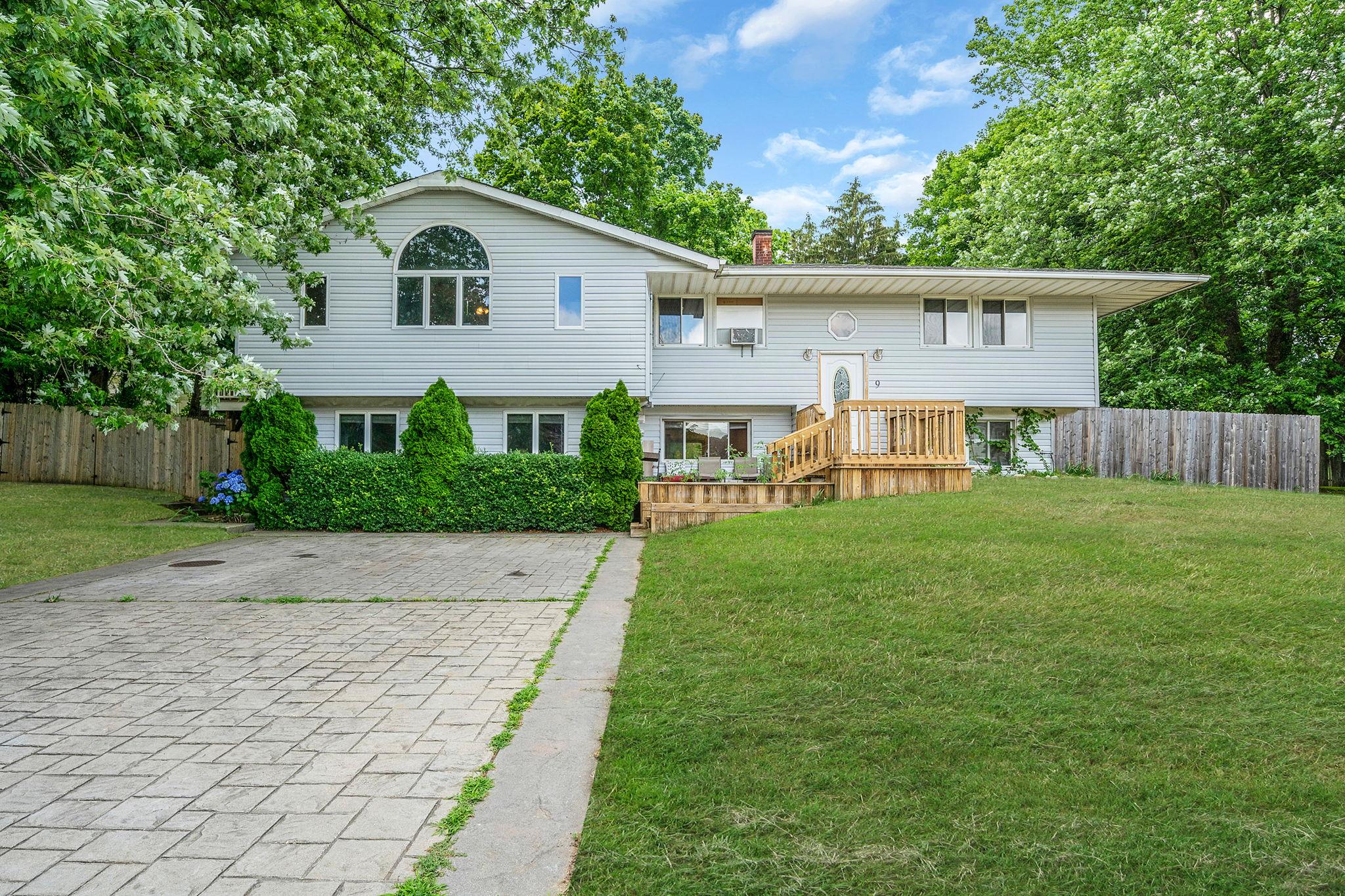 9 Lynx Lane, East Setauket, NY 11733