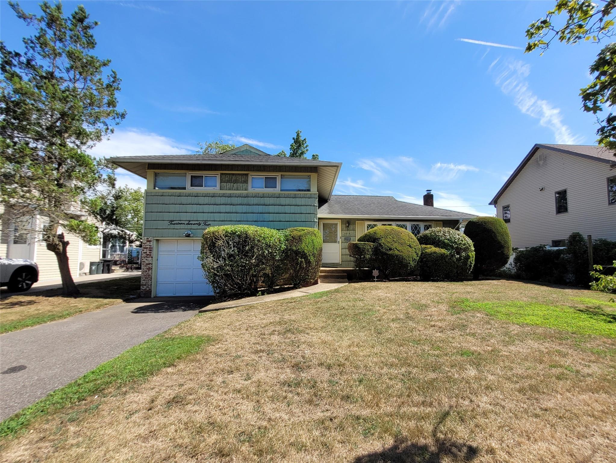 1474 Stephen Marc Lane, East Meadow, NY 11554