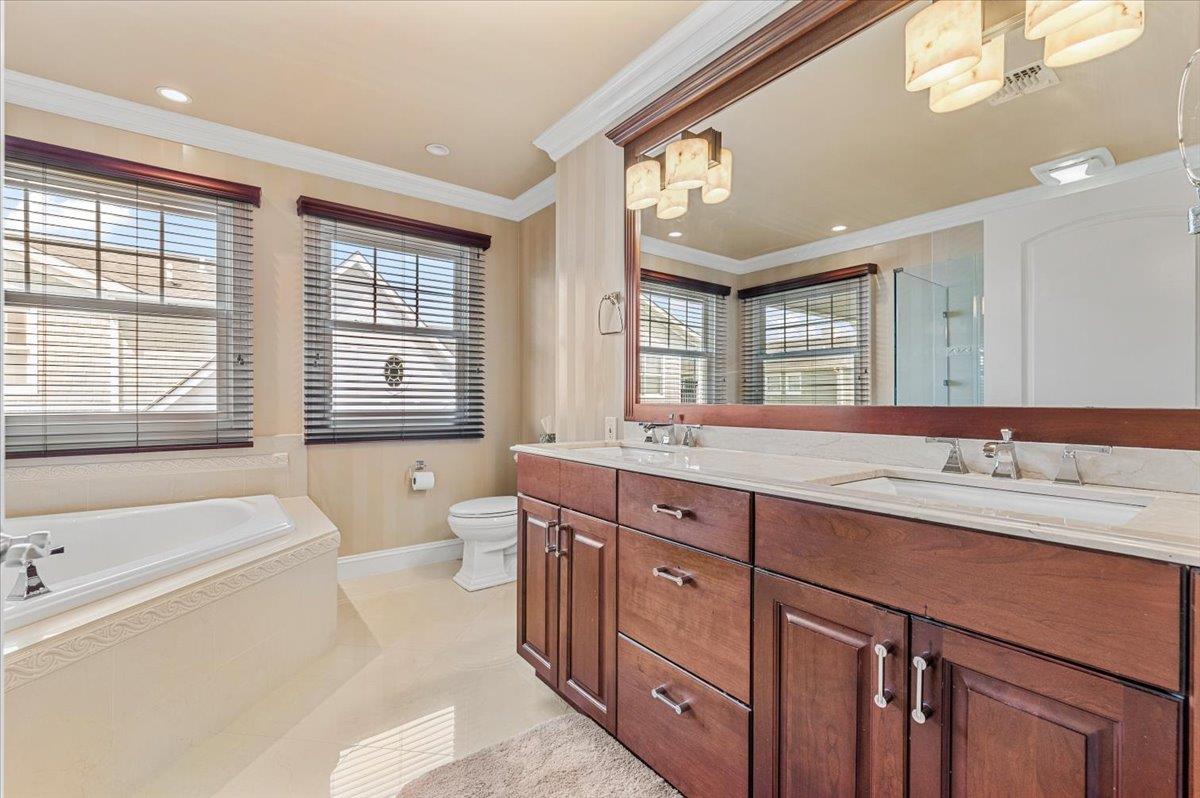 481 Pacing Way, Westbury, NY 11590