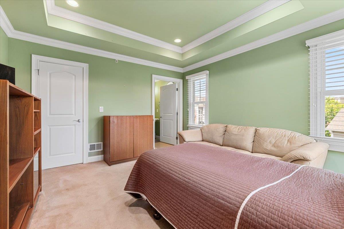 481 Pacing Way, Westbury, NY 11590