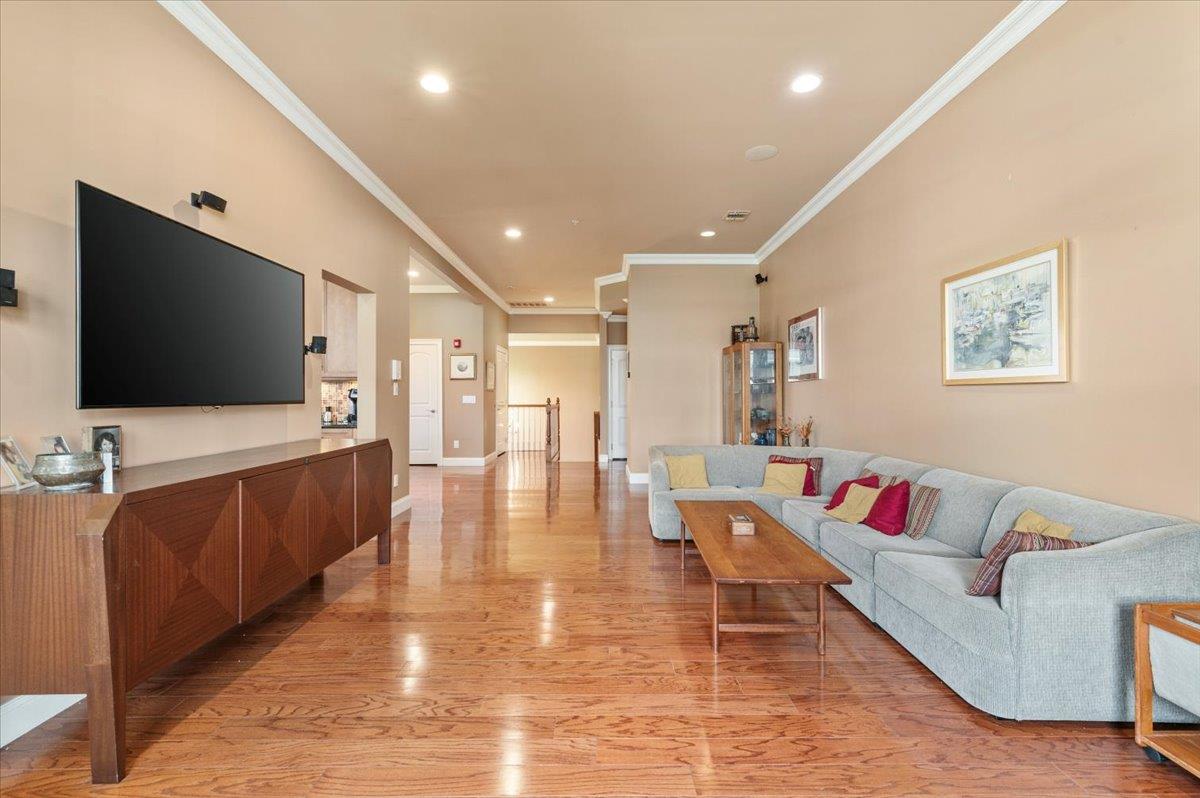 481 Pacing Way, Westbury, NY 11590