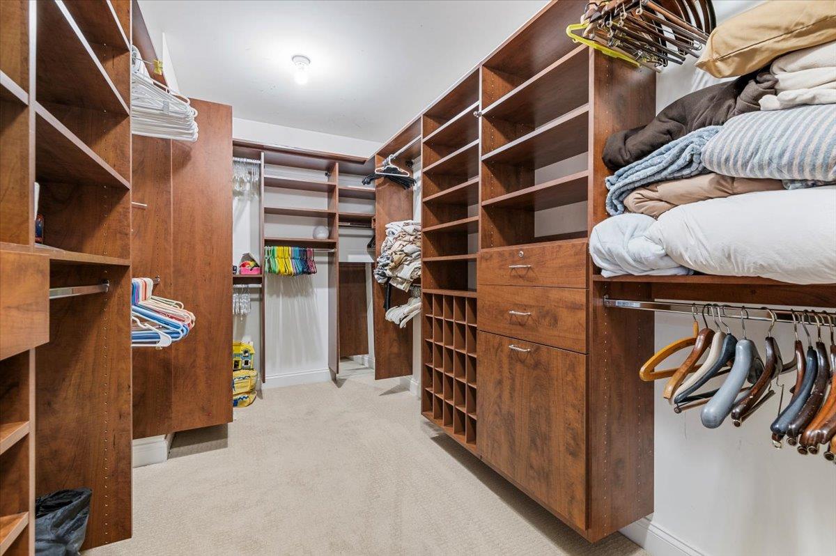 481 Pacing Way, Westbury, NY 11590