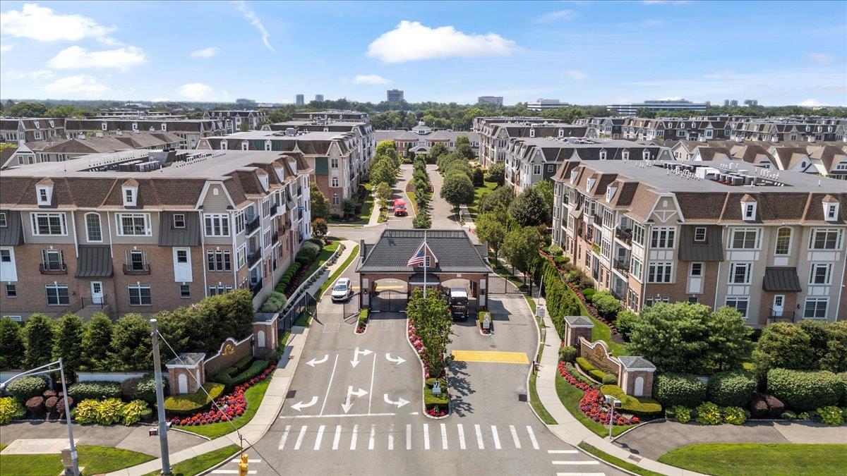 481 Pacing Way, Westbury, NY 11590