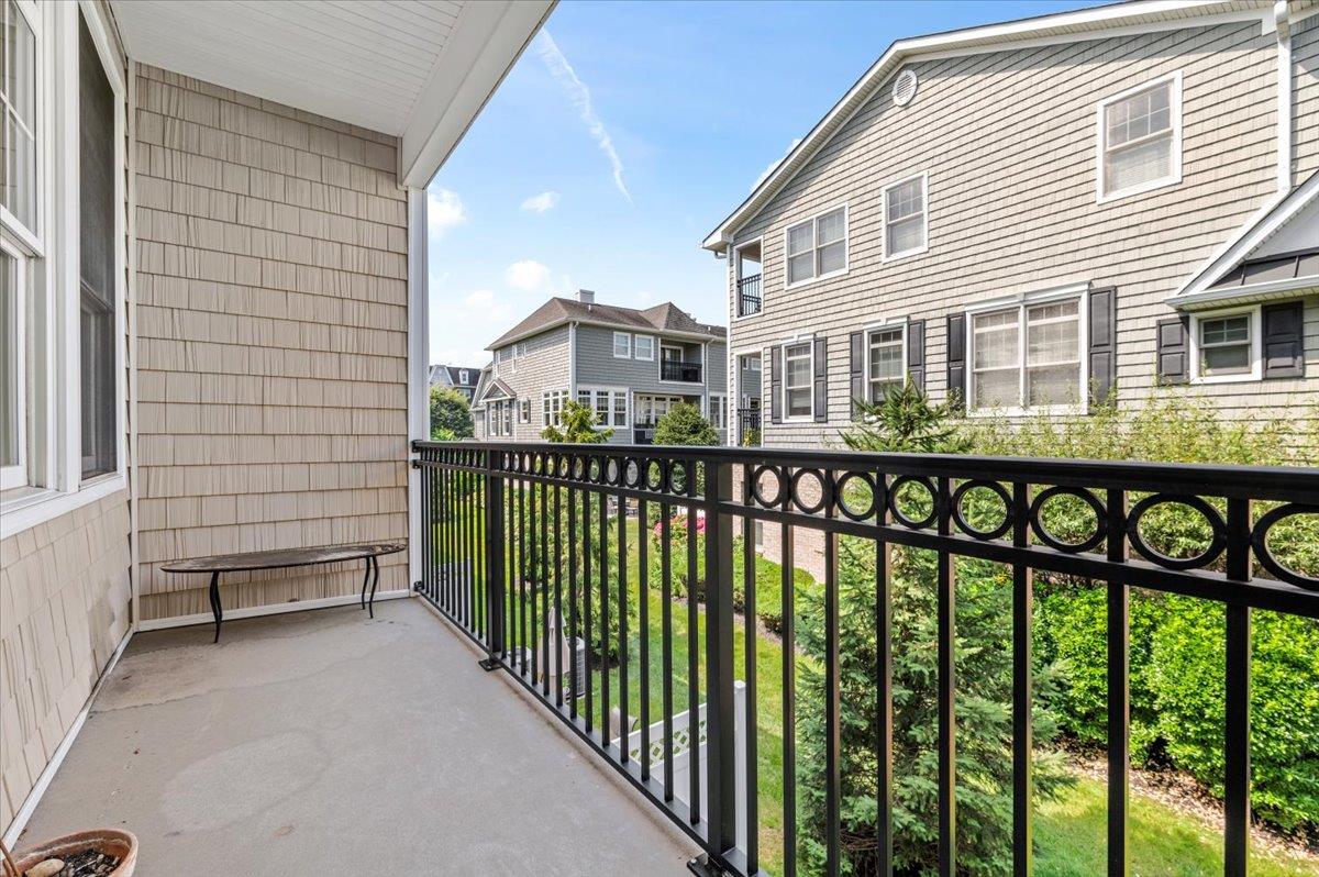 481 Pacing Way, Westbury, NY 11590