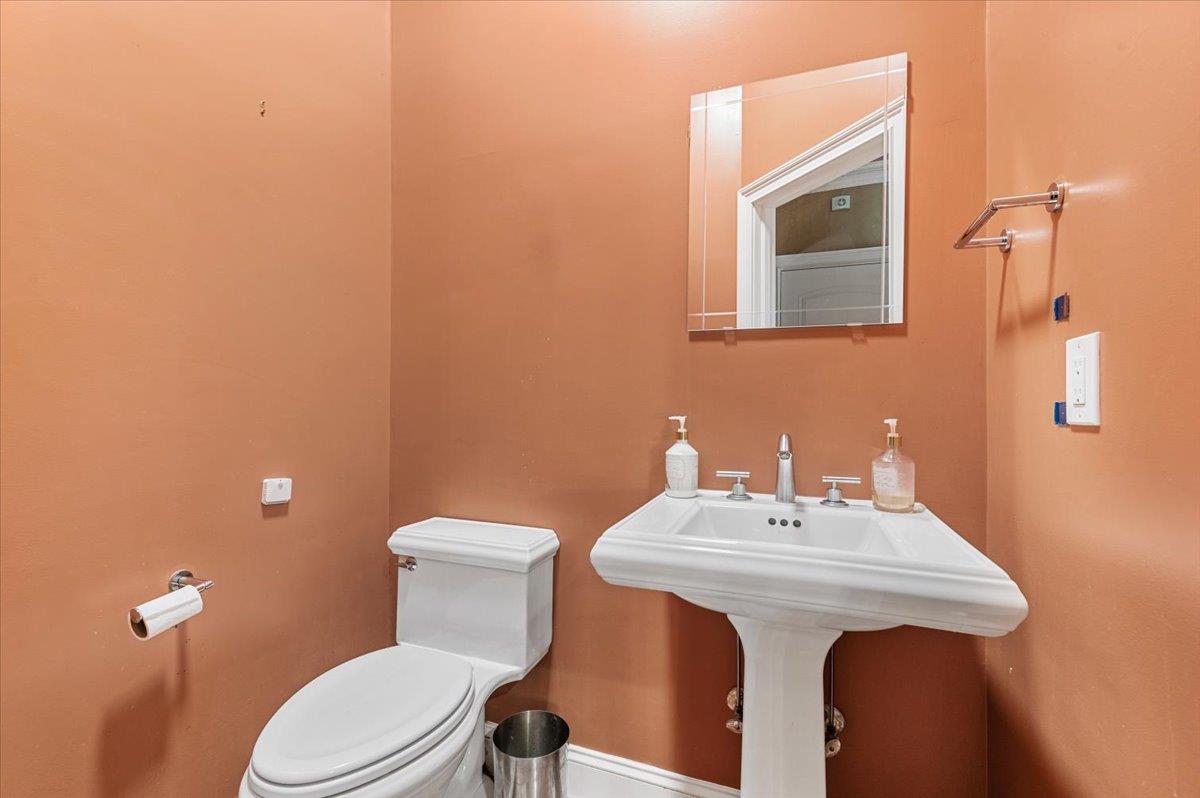 481 Pacing Way, Westbury, NY 11590