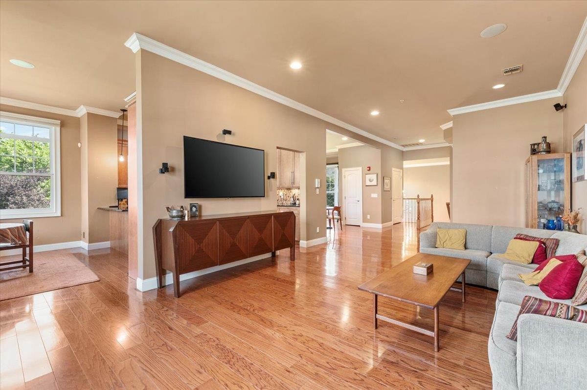 481 Pacing Way, Westbury, NY 11590