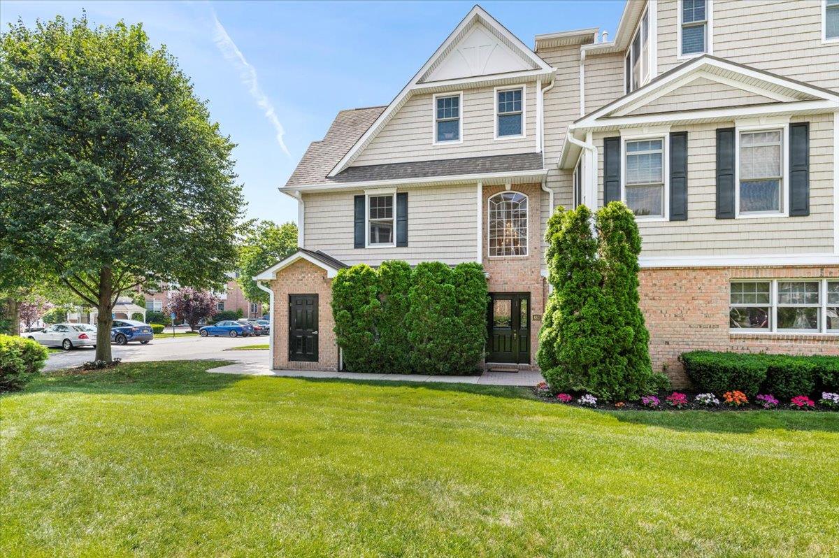 481 Pacing Way, Westbury, NY 11590