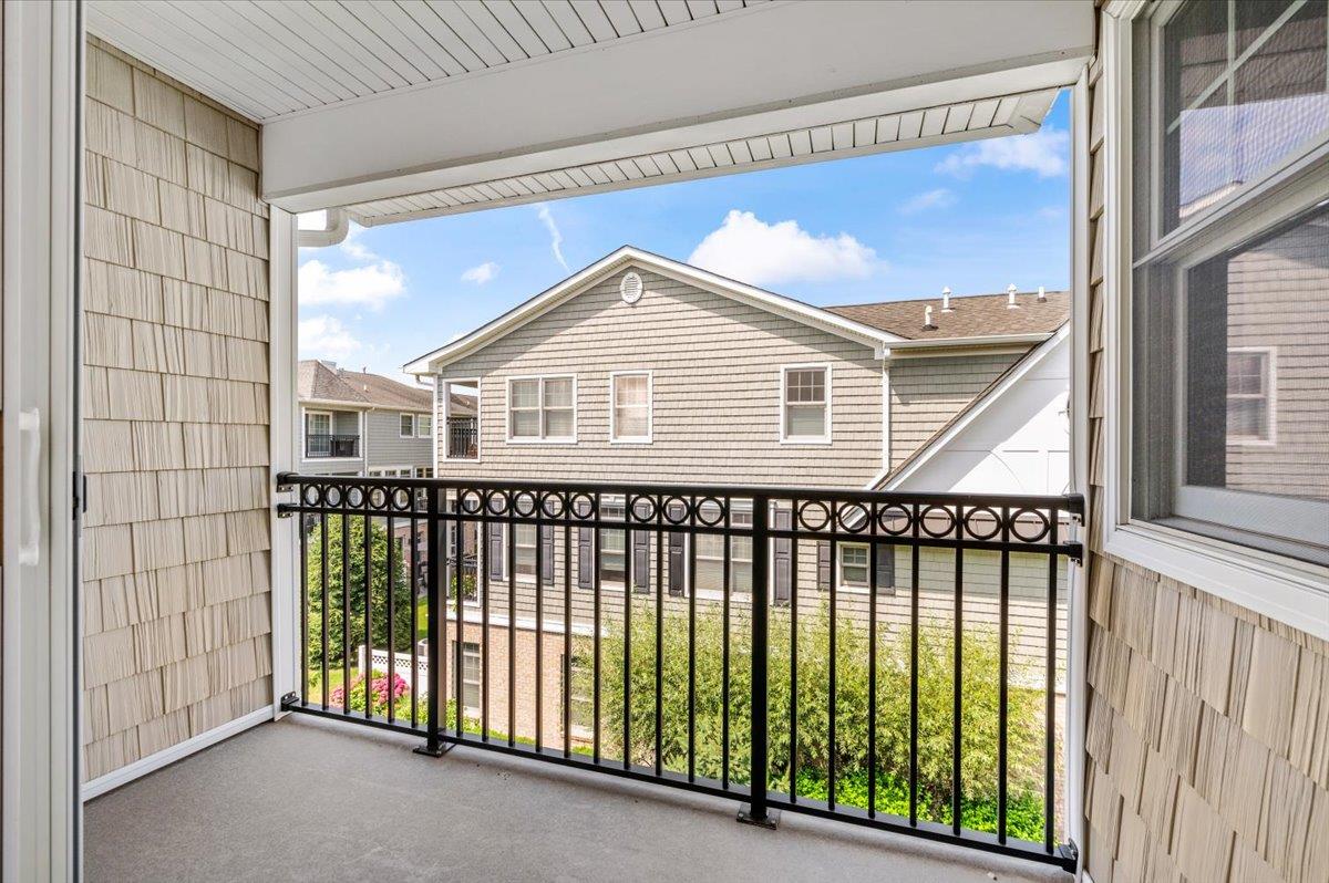 481 Pacing Way, Westbury, NY 11590