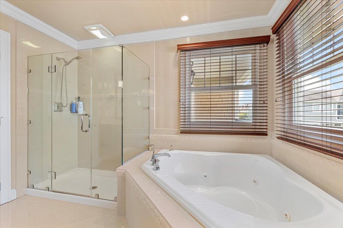 481 Pacing Way, Westbury, NY 11590