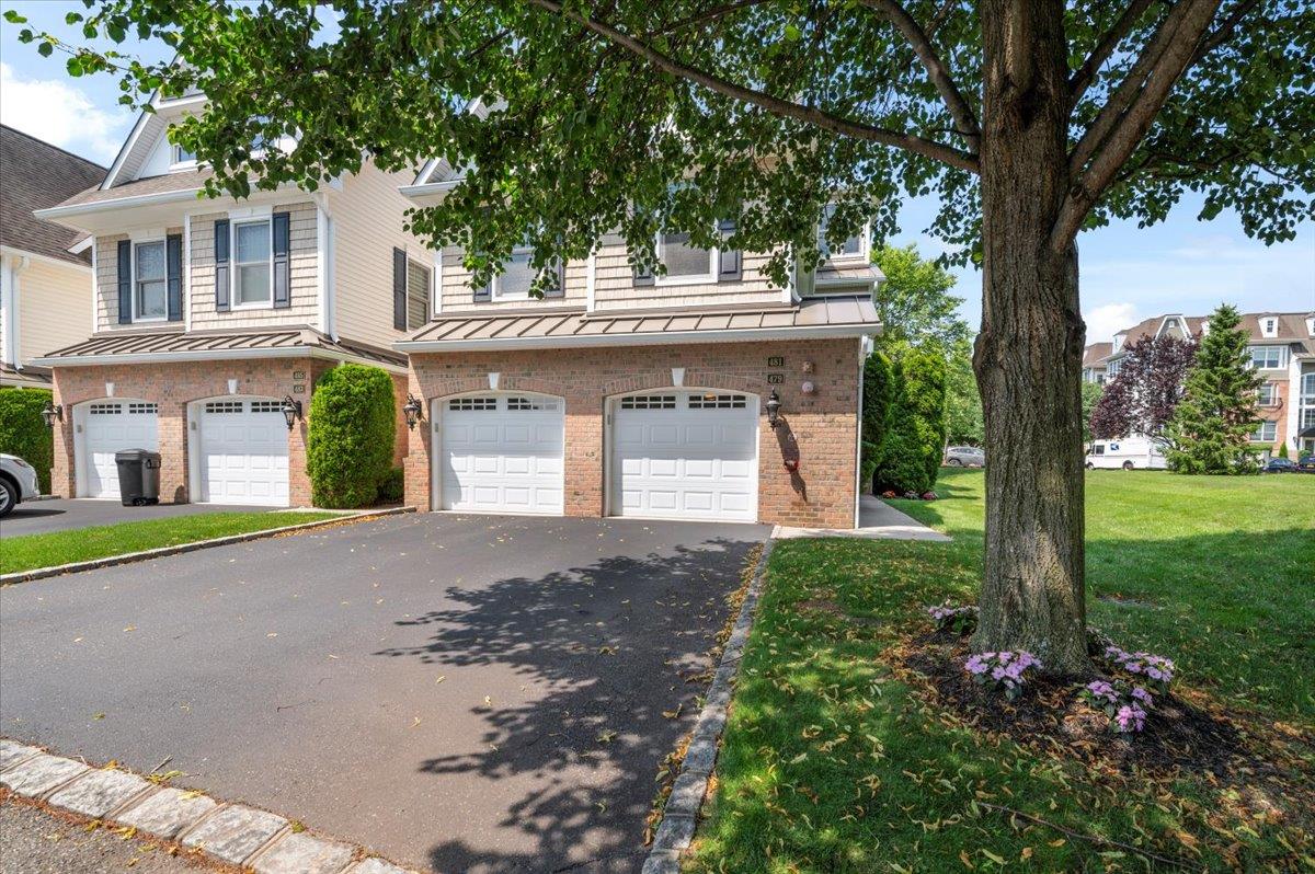 481 Pacing Way, Westbury, NY 11590