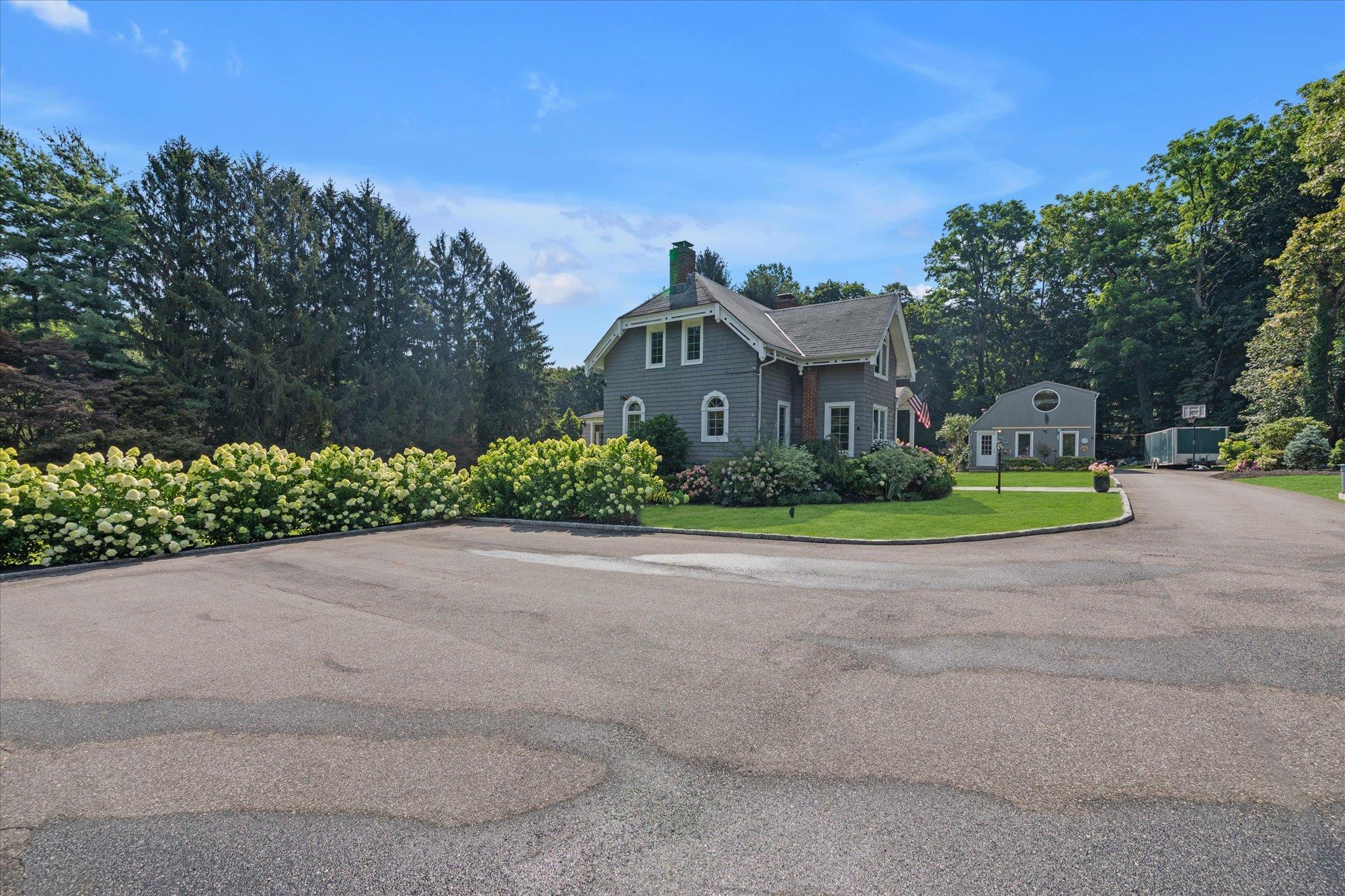 79 Cove Road, Oyster Bay Cove, NY 11771