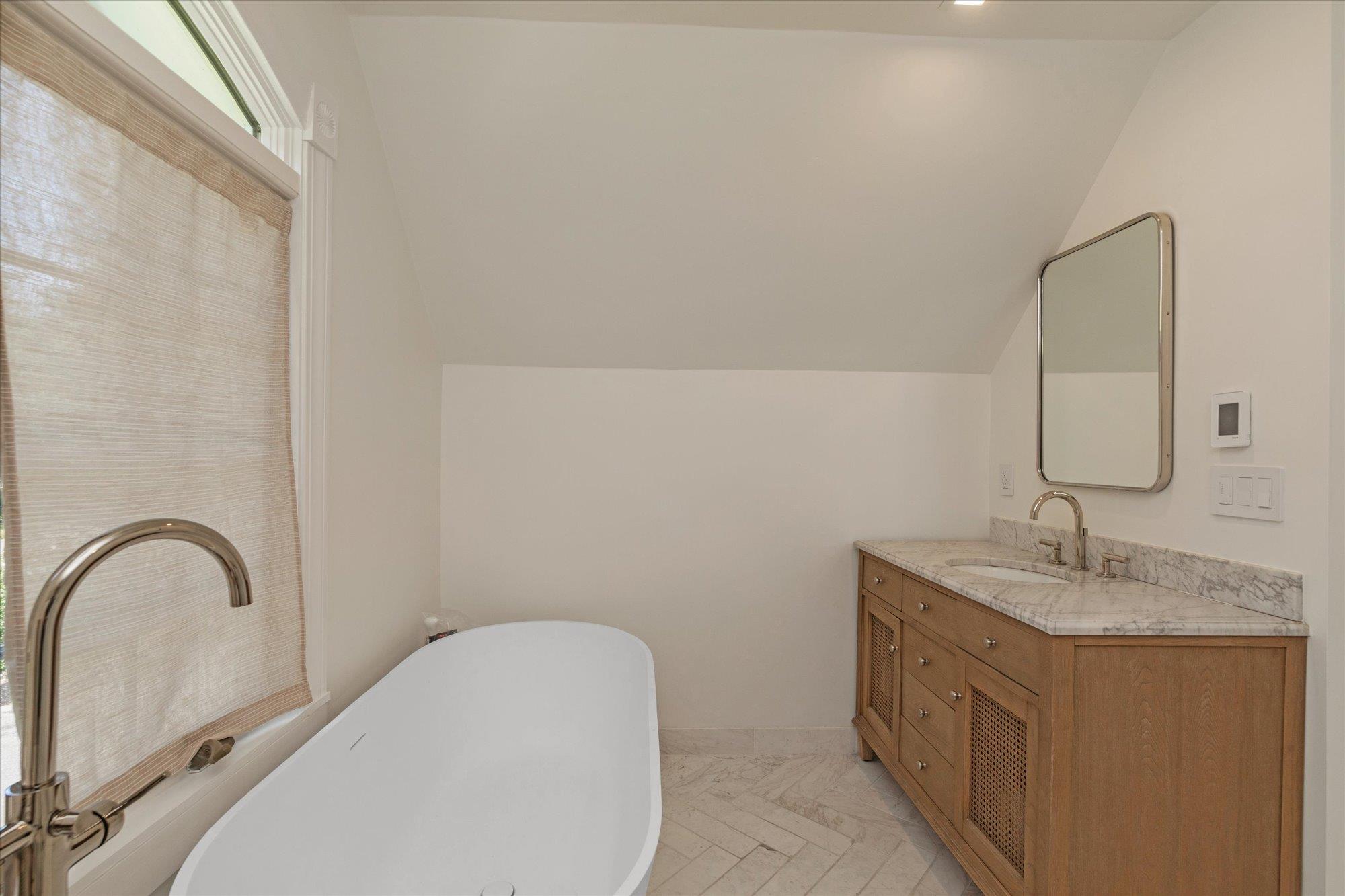 79 Cove Road, Oyster Bay Cove, NY 11771