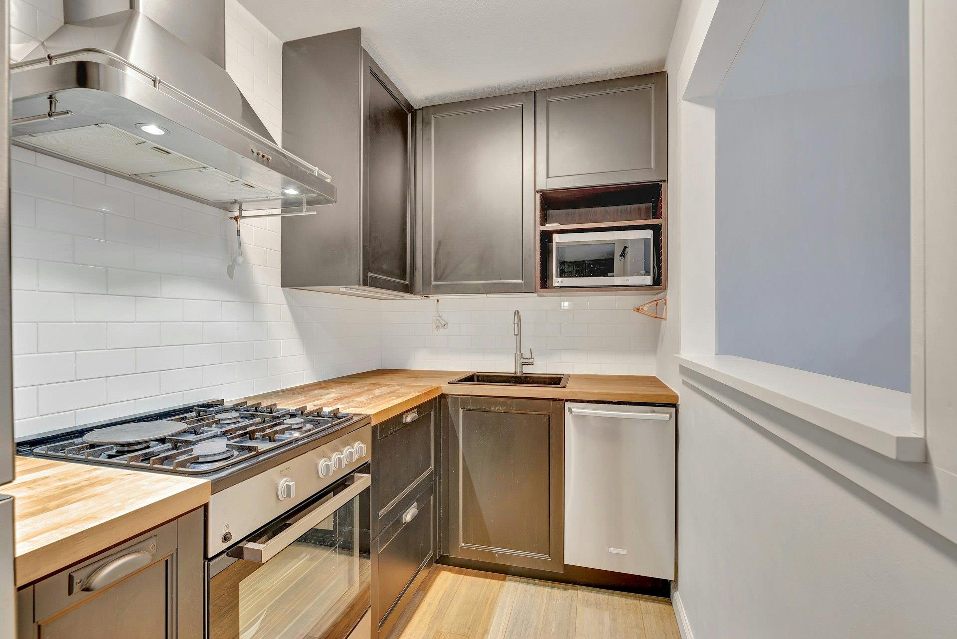 460 Old Town Road # 25L Upper Unit, Port Jefferson Station, NY 11776