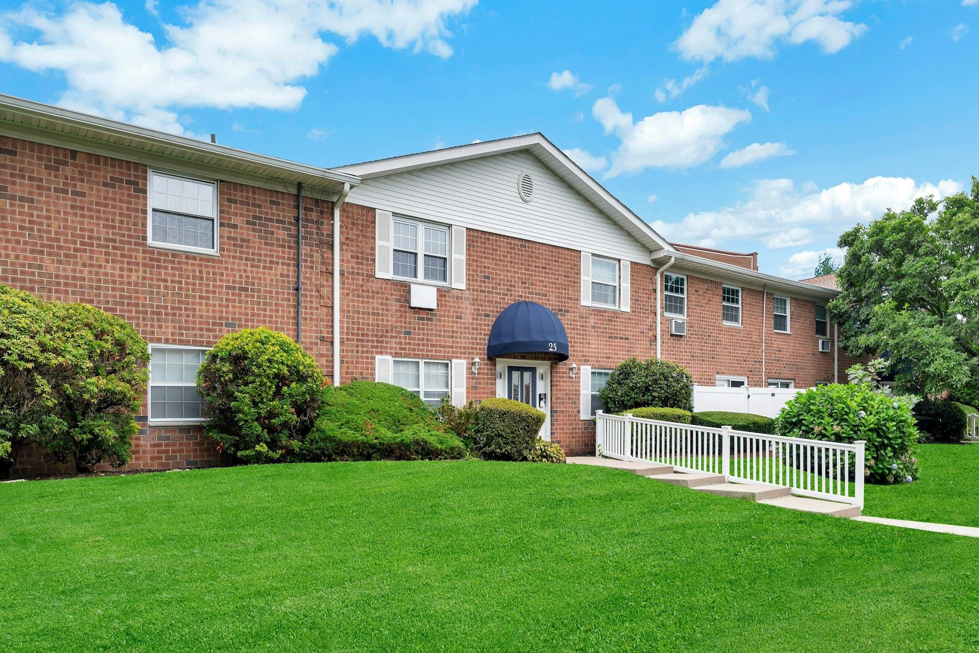 460 Old Town Road # 25L Upper Unit, Port Jefferson Station, NY 11776