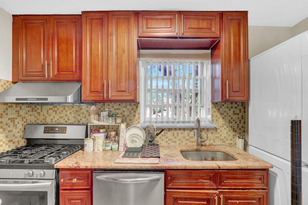 254-07 74th AVE # GV64 B1-1, Glen Oaks, NY 11004