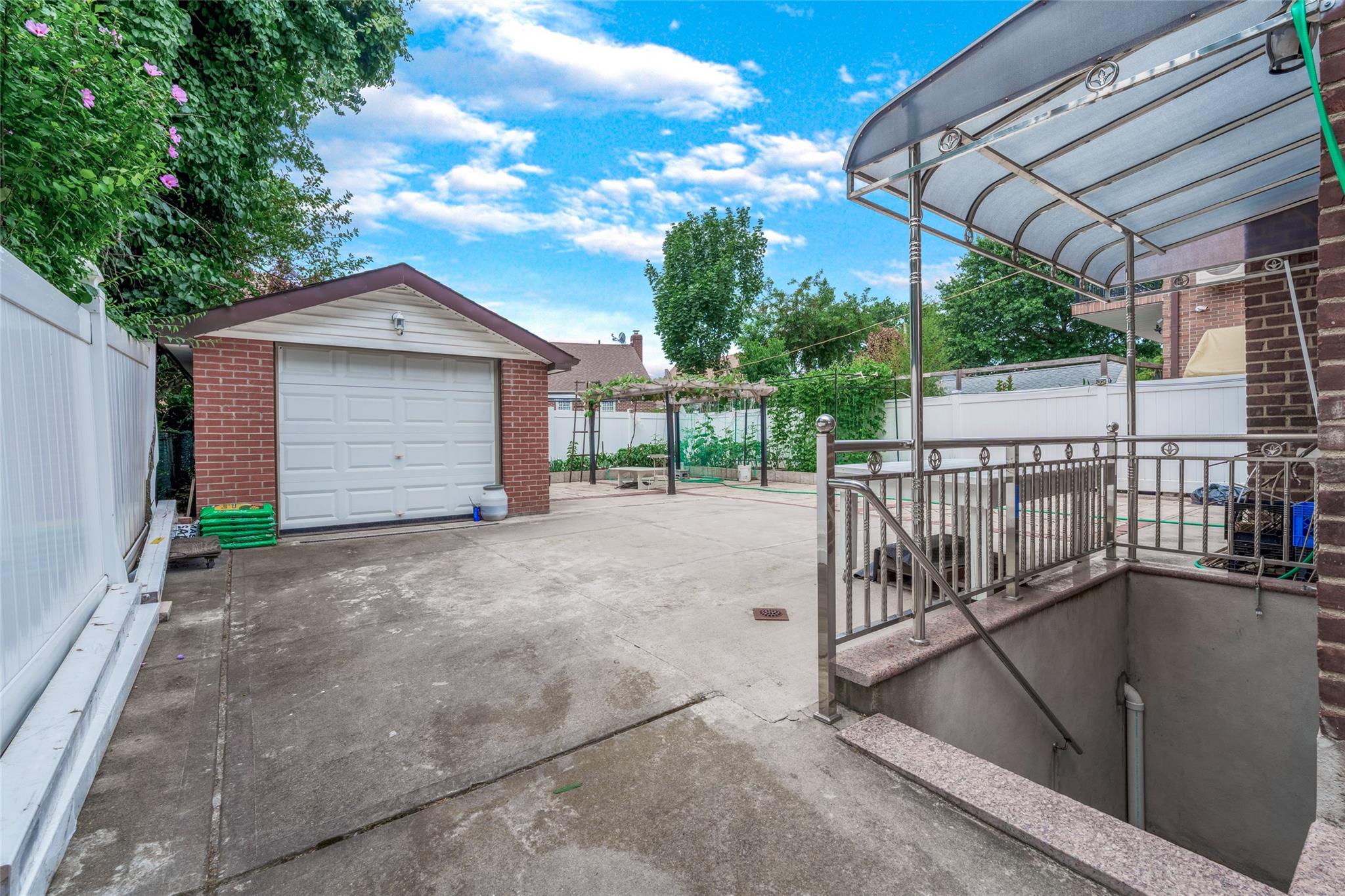 5640 Francis Lewis Boulevard, Bayside, NY 11364