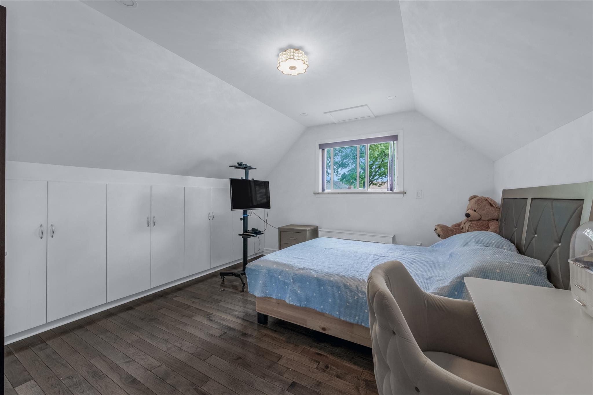 5640 Francis Lewis Boulevard, Bayside, NY 11364