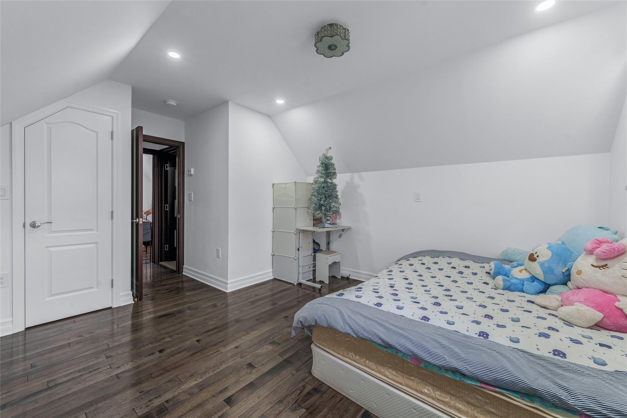 5640 Francis Lewis Boulevard, Bayside, NY 11364