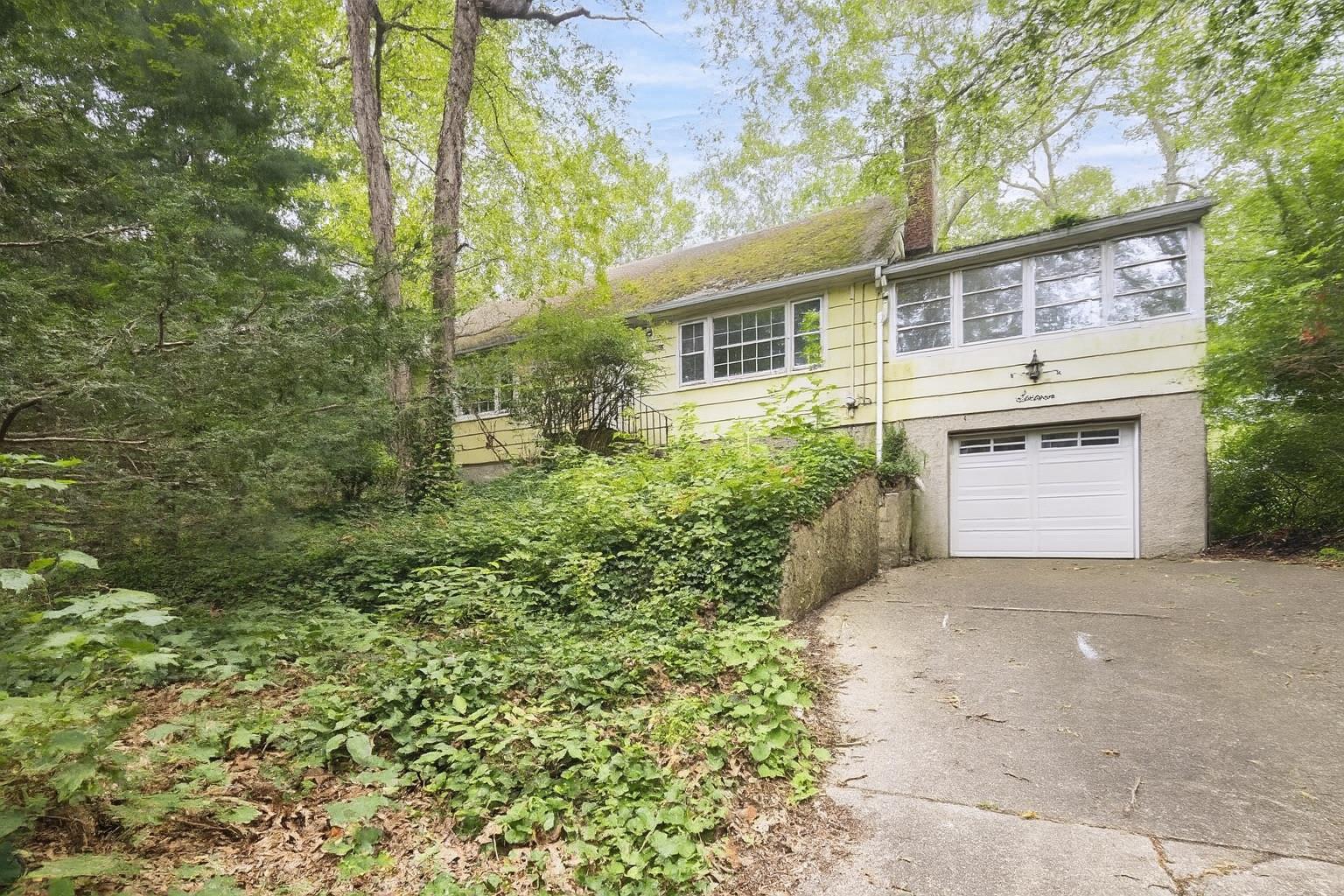 16 Sunset Drive, Huntington, NY 11743
