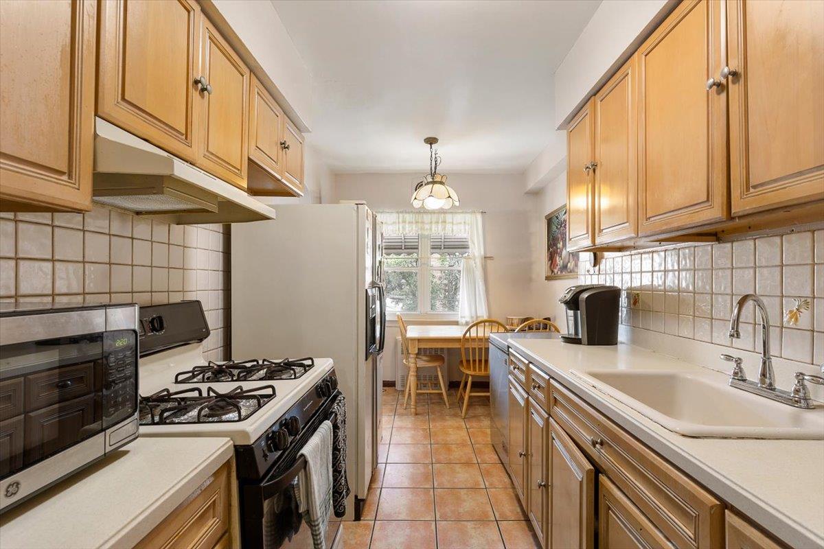 3044 Paulding Avenue, Bronx, NY 10469