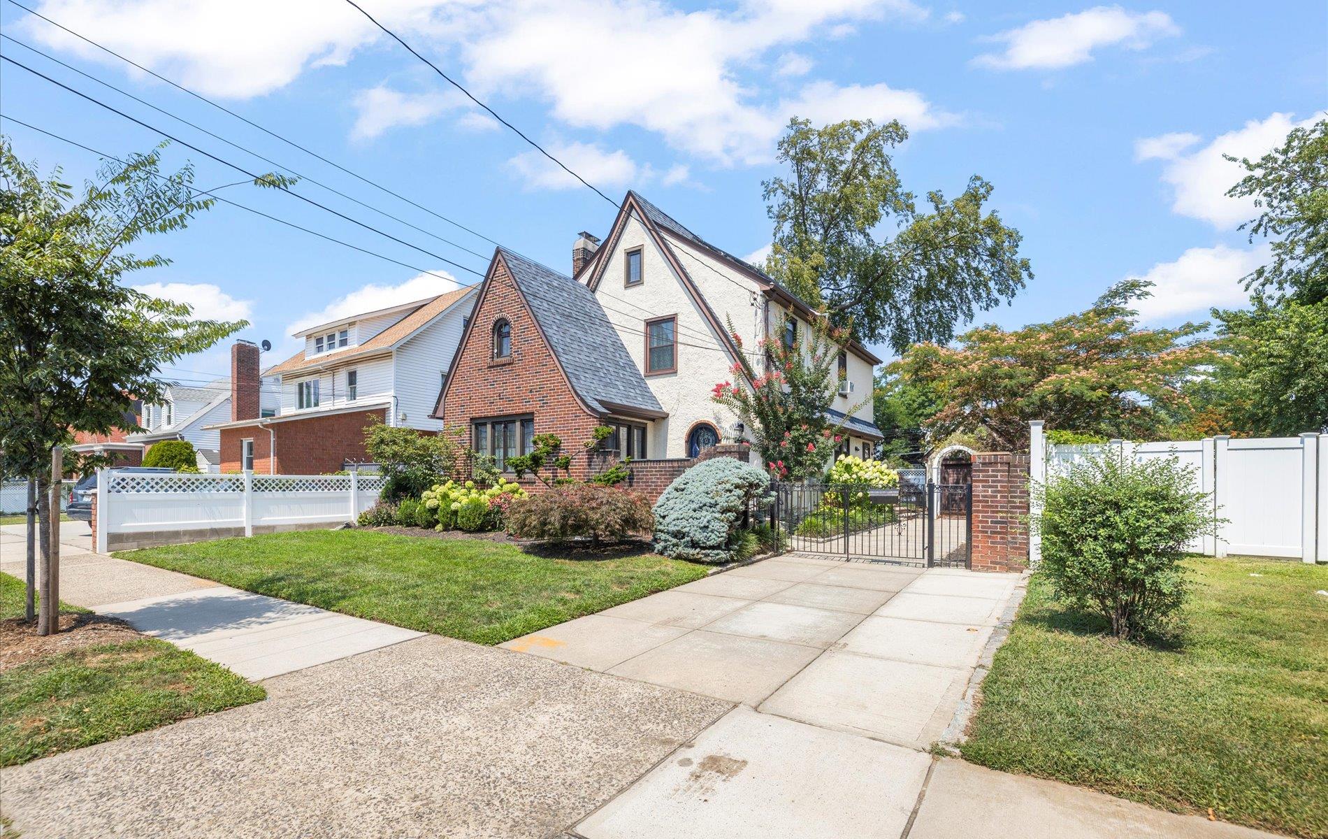 22233 93rd Avenue, Queens Village, NY 11428