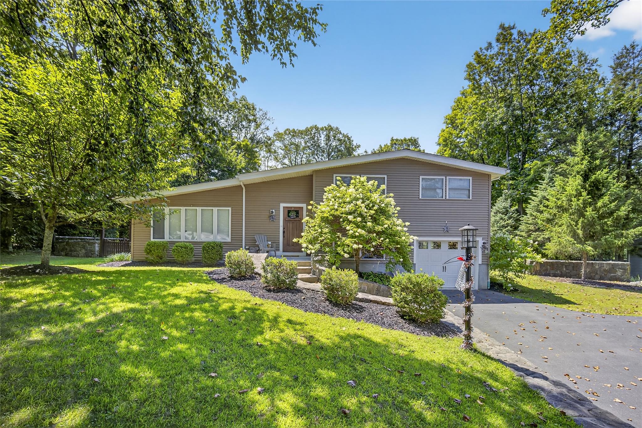 22 Somerset Road, Mahopac, NY 10541