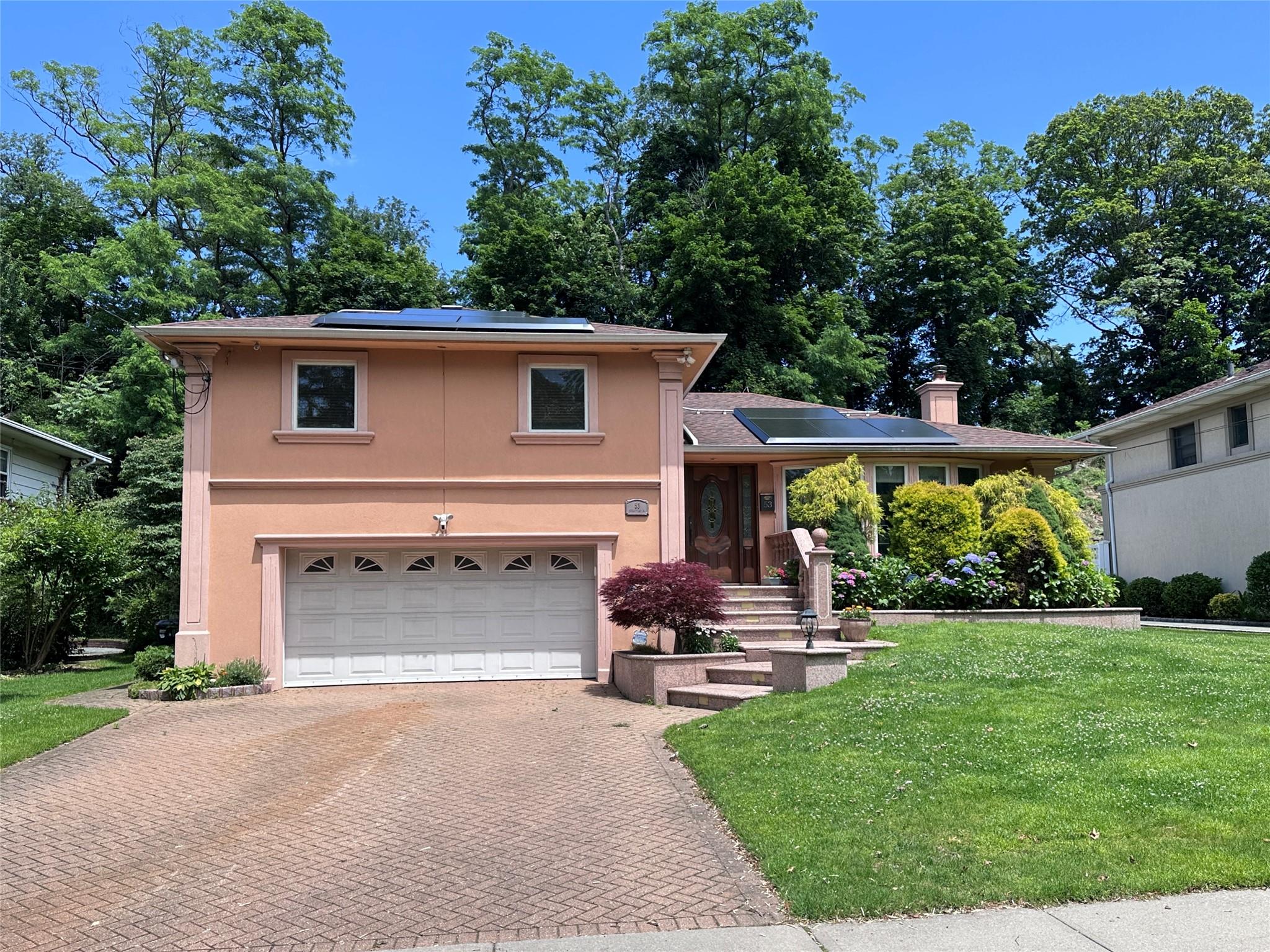 53 Stratford N, Roslyn Heights, NY 11577