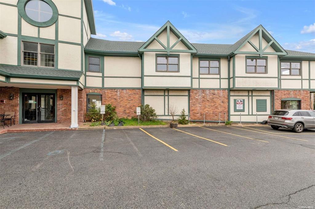 62 South, Oyster Bay, NY 11771