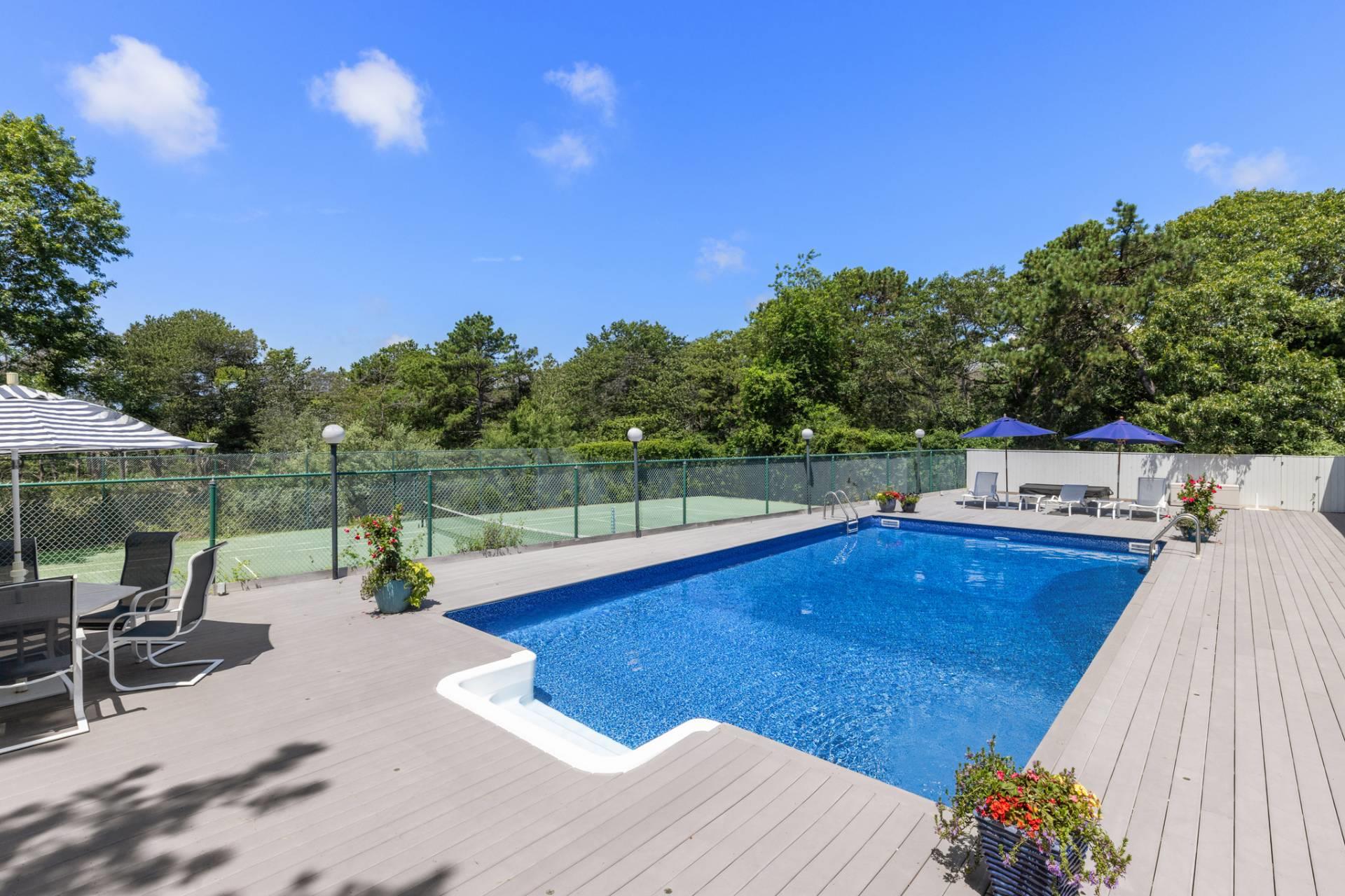 16 Peacock Path, East Quogue, NY 11942