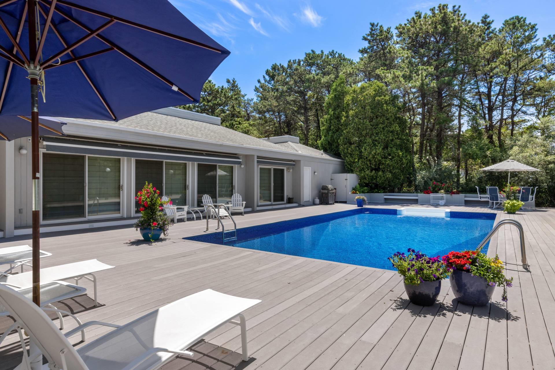 16 Peacock Path, East Quogue, NY 11942
