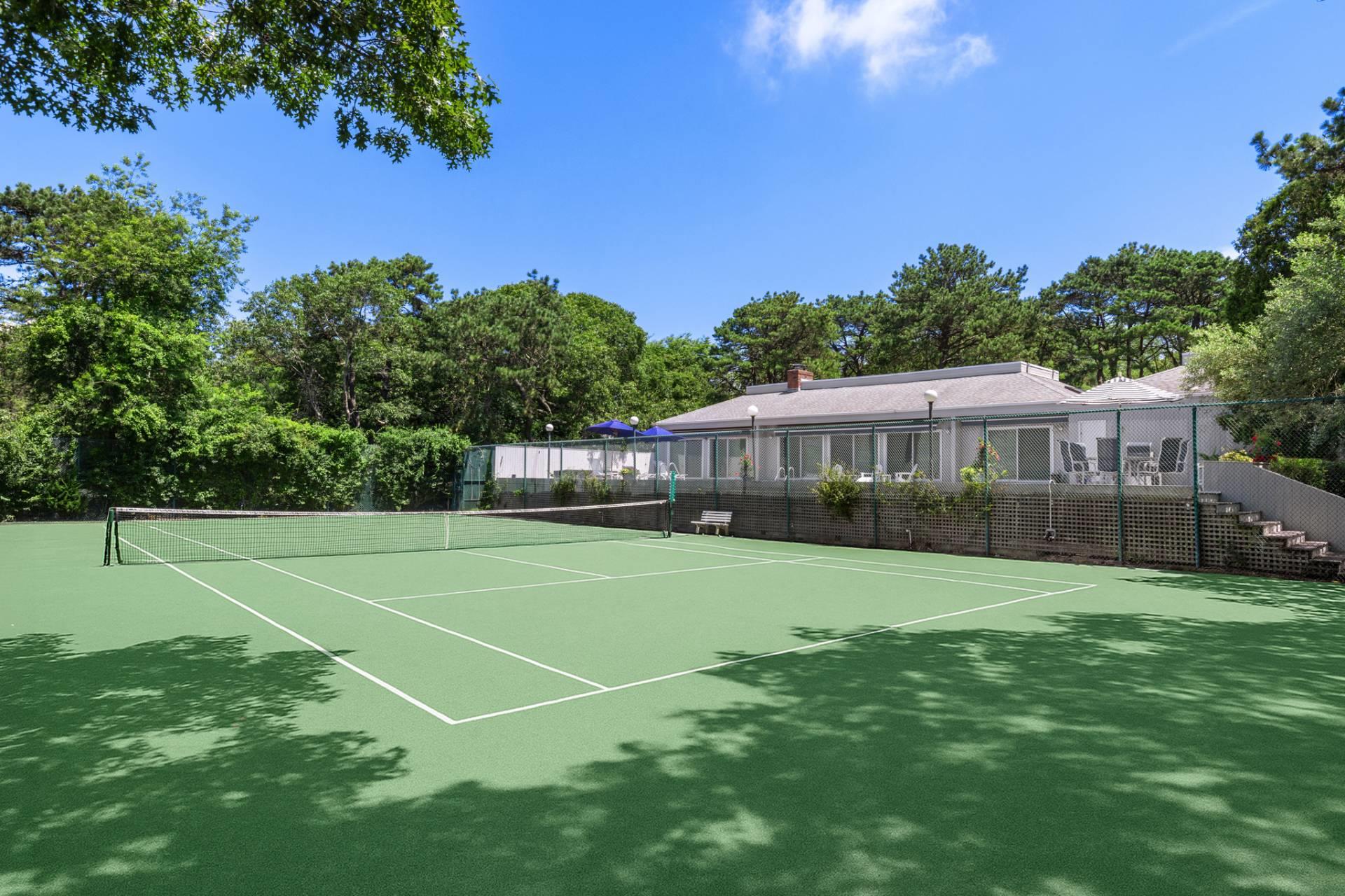 16 Peacock Path, East Quogue, NY 11942