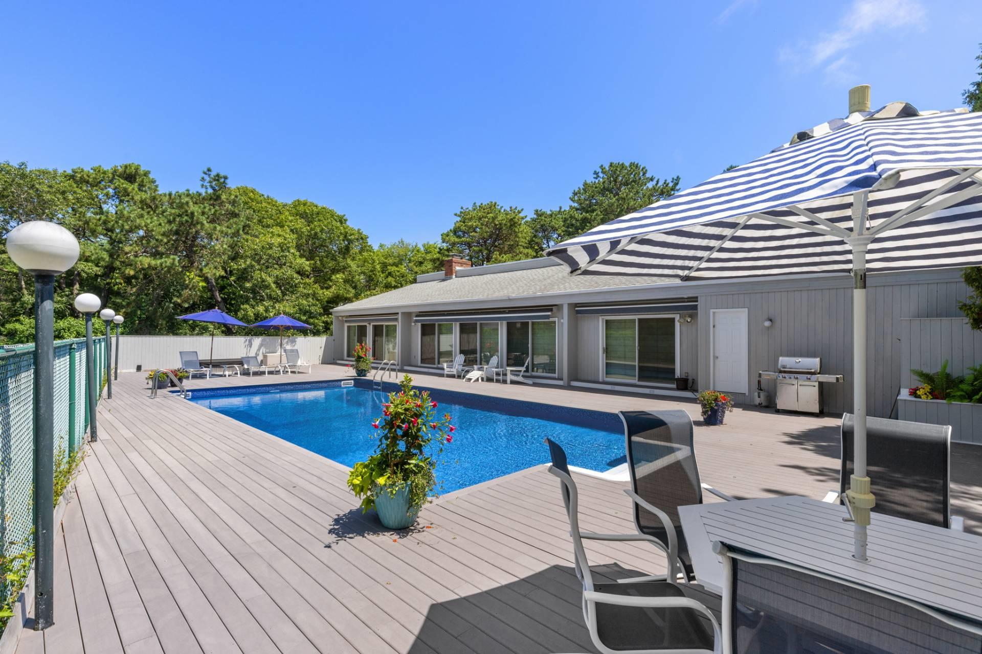 16 Peacock Path, East Quogue, NY 11942