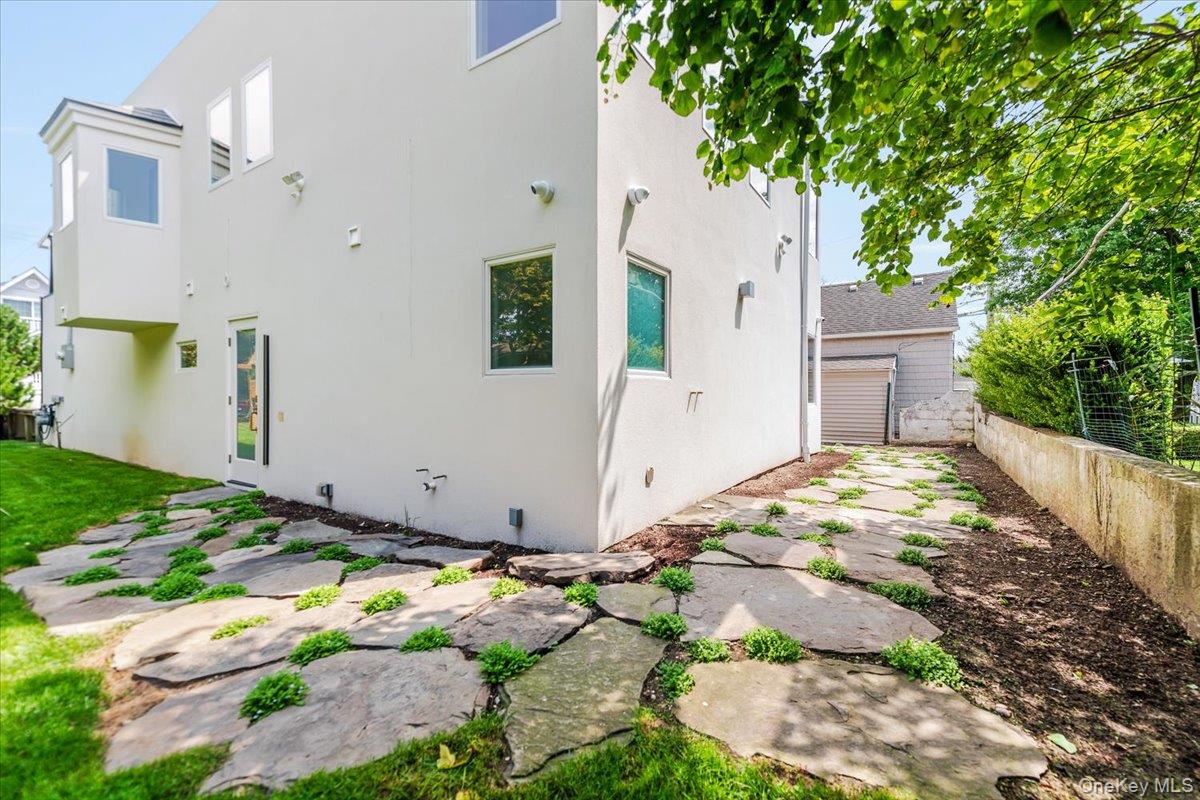 2105 Bay Boulevard, Atlantic Beach, NY 11509