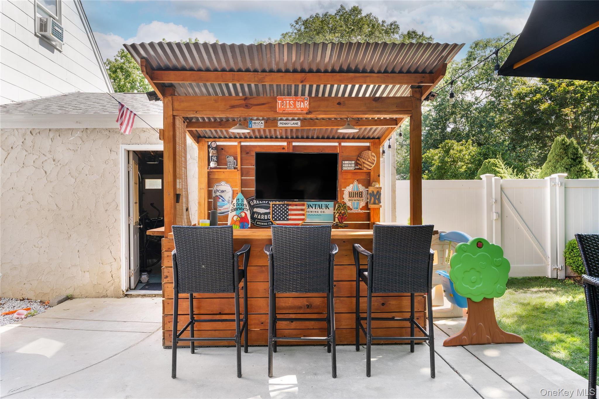 55 Robinson Street, Shoreham, NY 11786