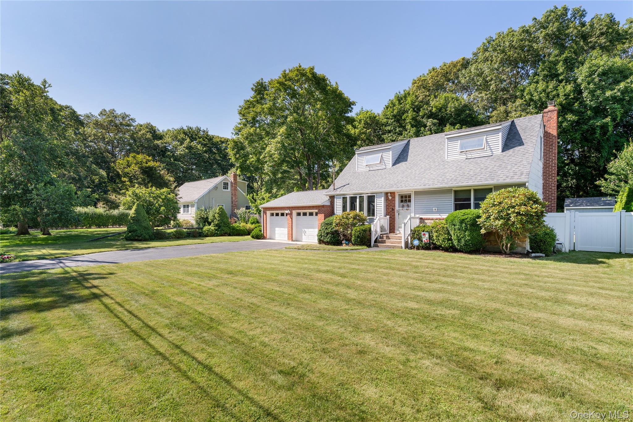 55 Robinson Street, Shoreham, NY 11786