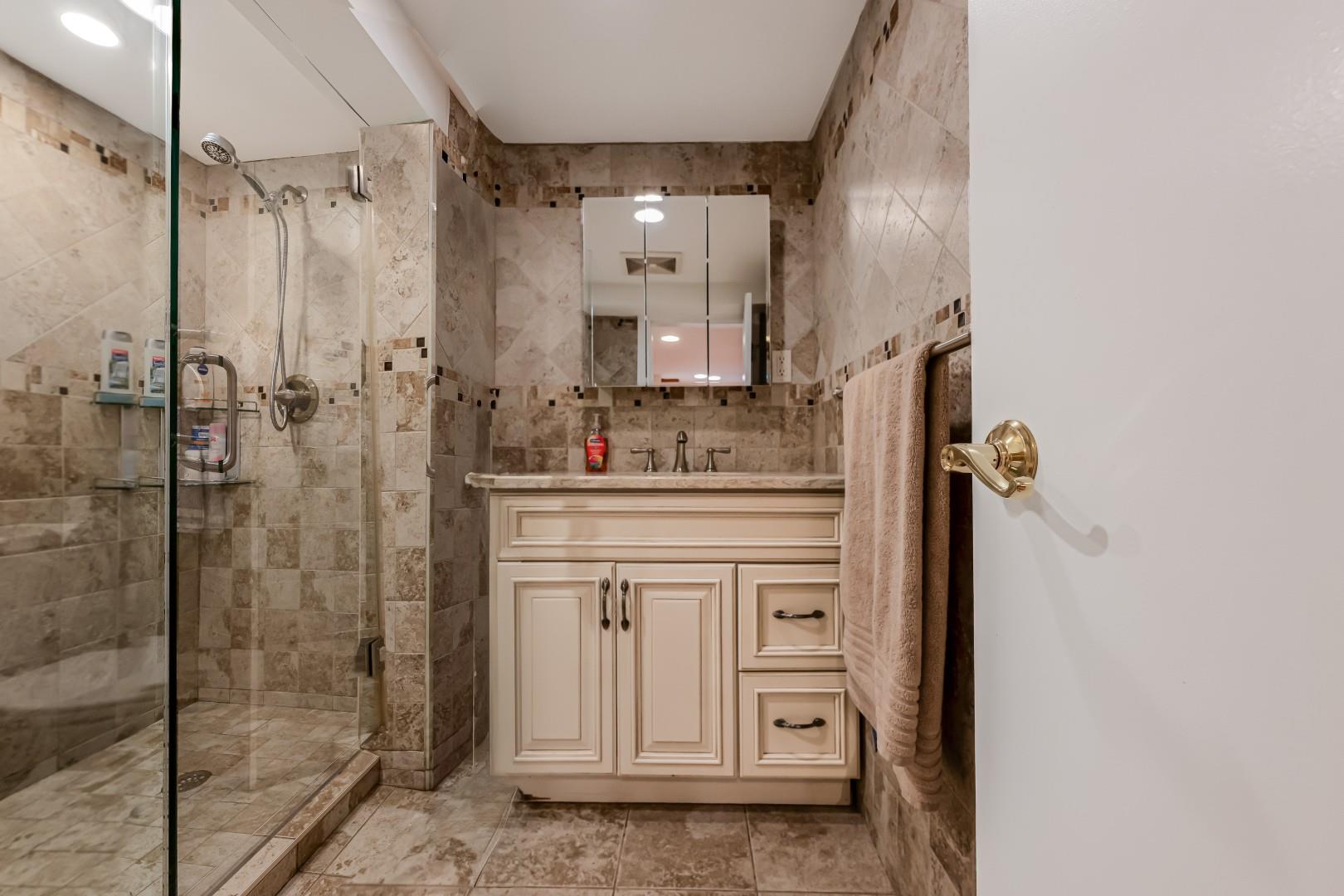 7562 177th Street, Fresh Meadows, NY 11366