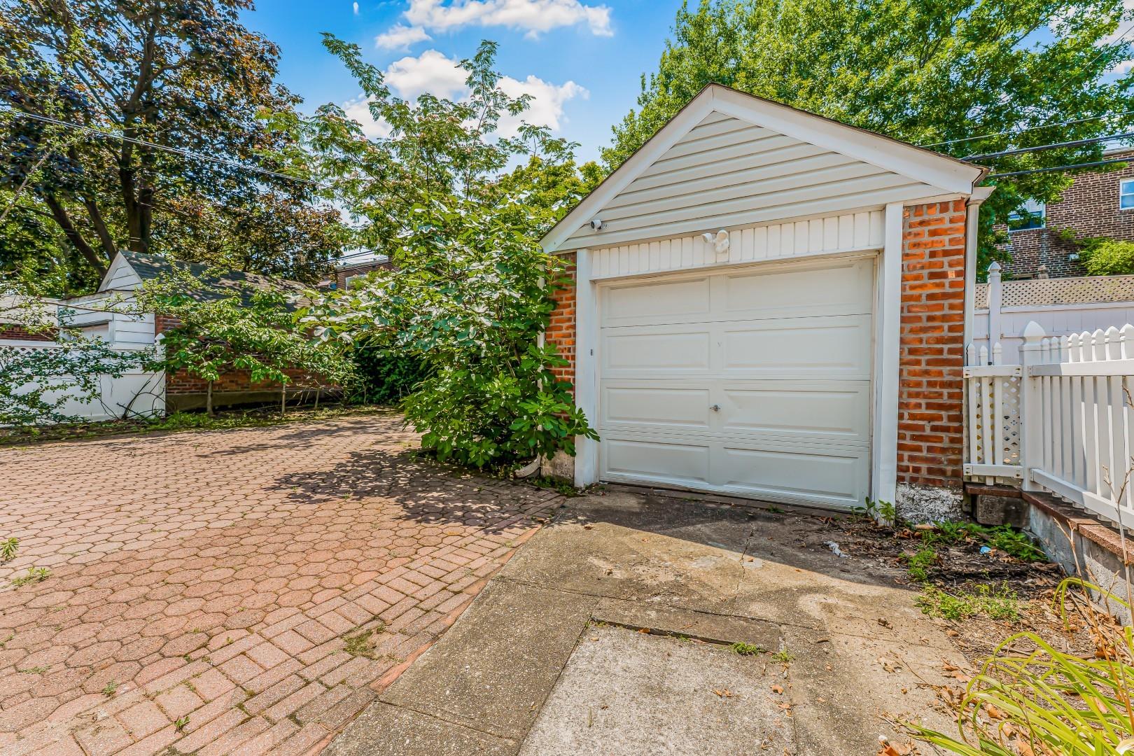 7562 177th Street, Fresh Meadows, NY 11366