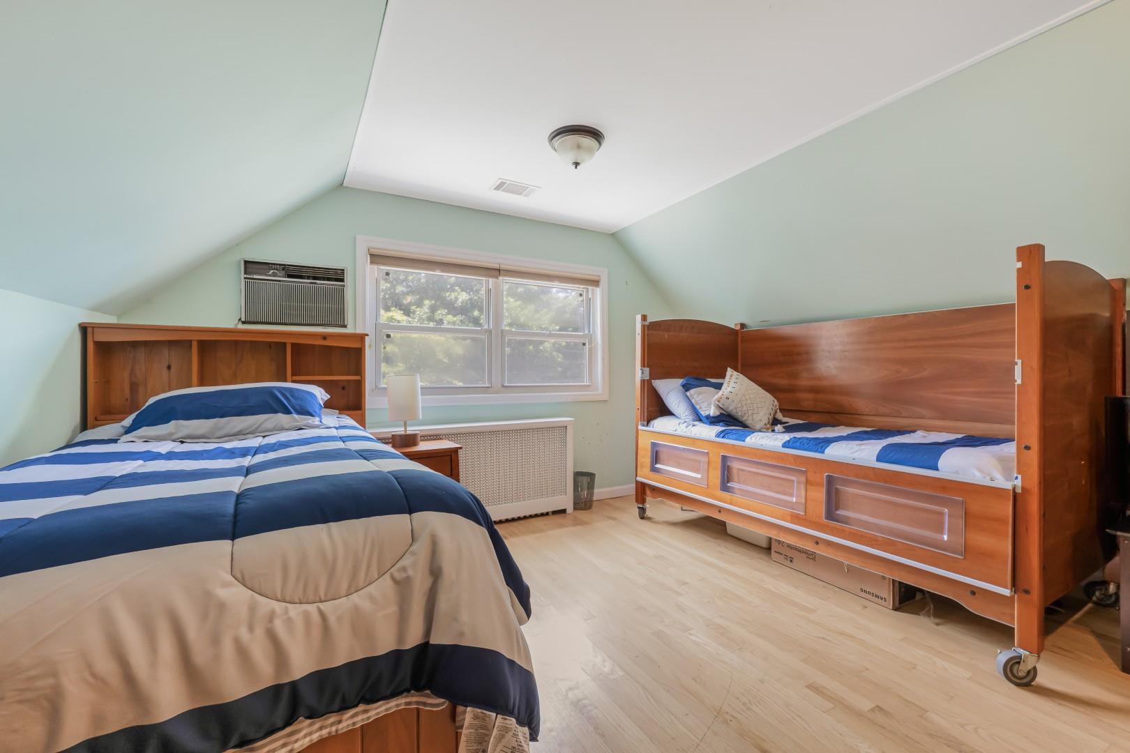 7562 177th Street, Fresh Meadows, NY 11366