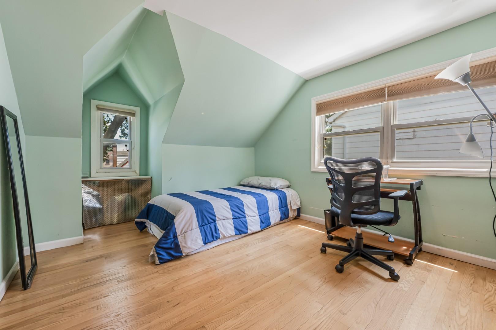 7562 177th Street, Fresh Meadows, NY 11366