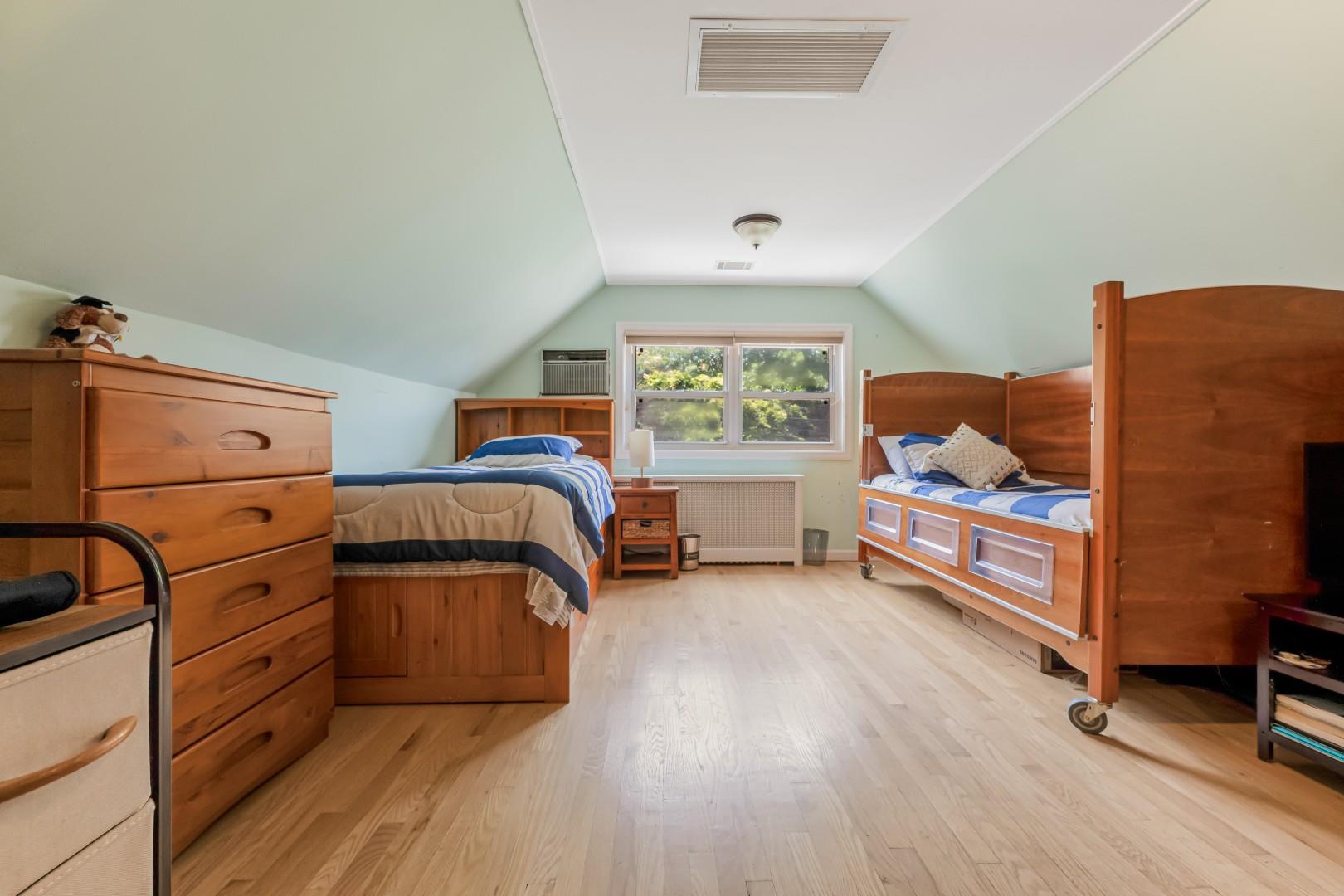 7562 177th Street, Fresh Meadows, NY 11366