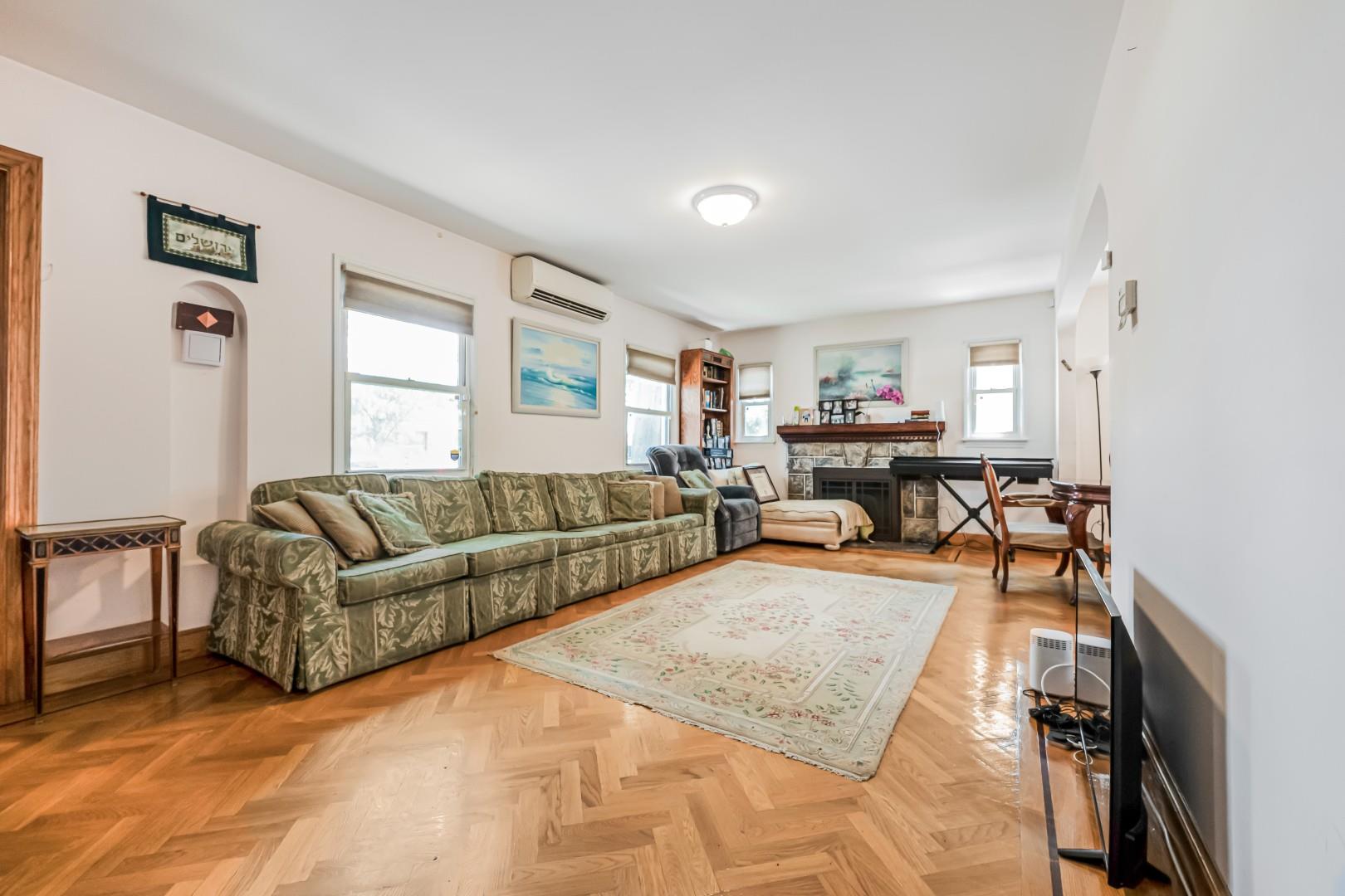 7562 177th Street, Fresh Meadows, NY 11366